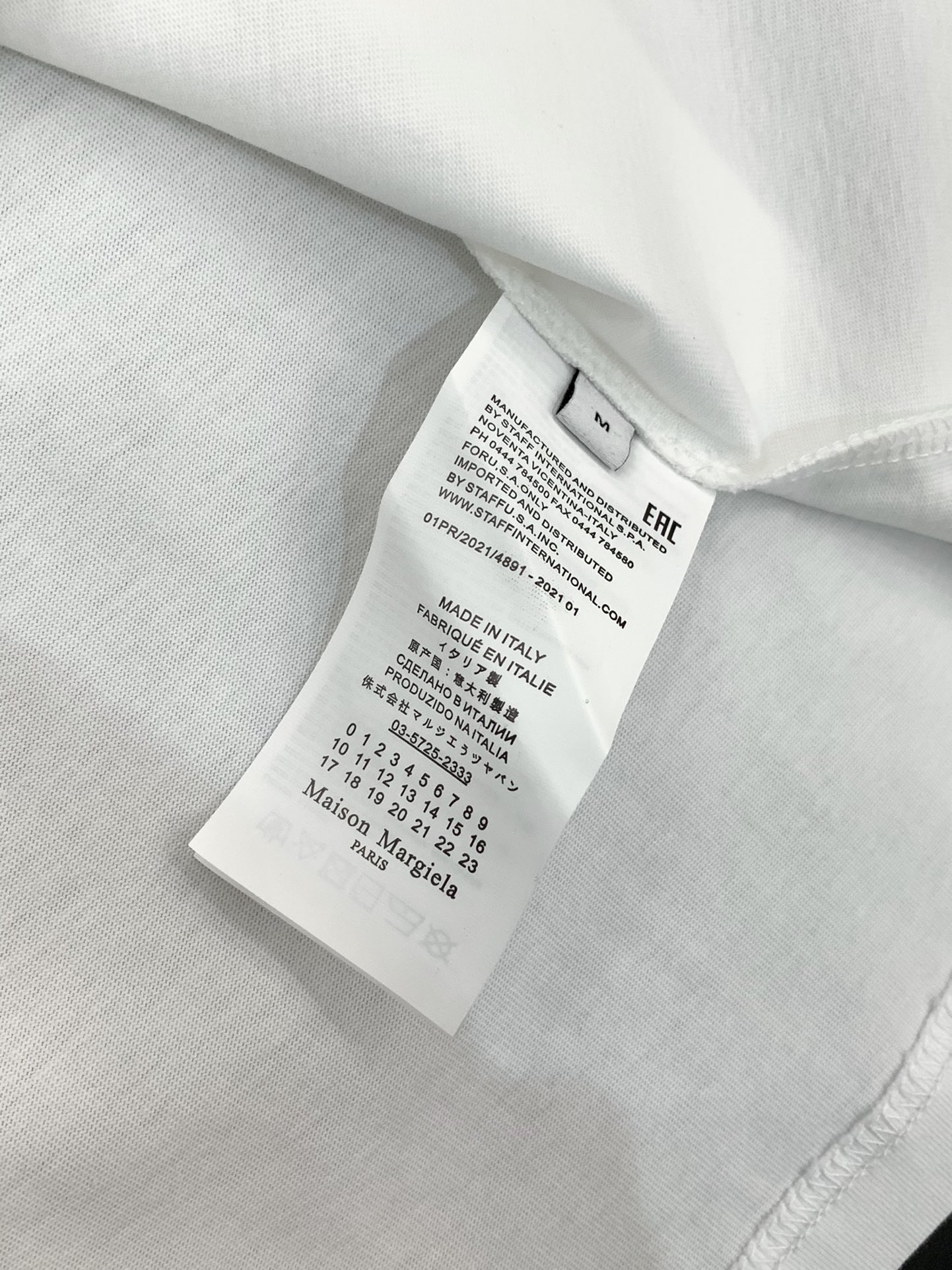 2025 Summer Fashion: Maison Margiela Magira T-Shirt Suit with Alphalogo Print - 图片 8