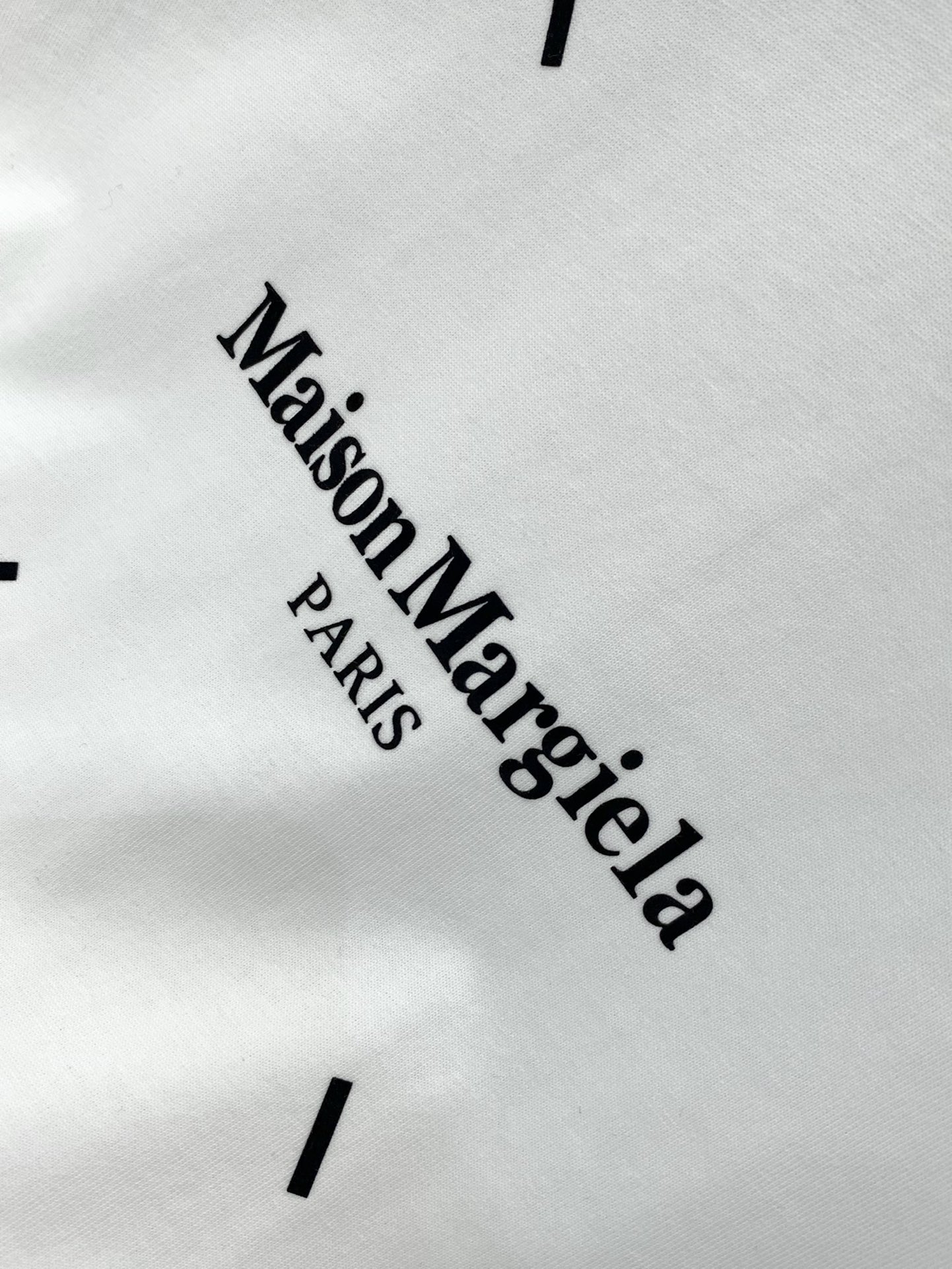 2025 Summer Fashion: Maison Margiela Magira T-Shirt Suit with Alphalogo Print - 图片 6
