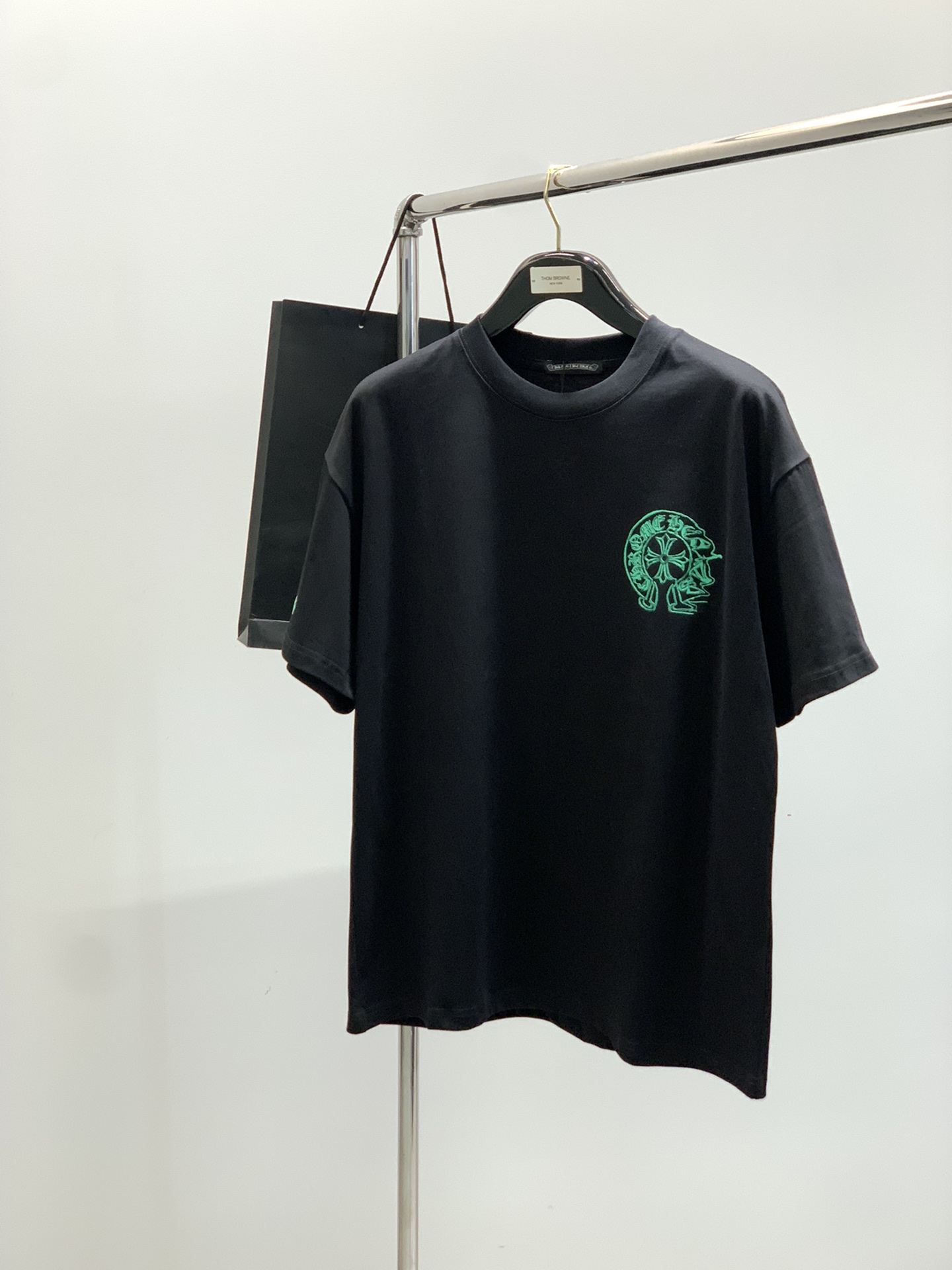 NO:460202,,Chrome Hearts, new summer products, special counters are available at the same time, original singles, fashionable and casual round neck short-sleeved T-shirt, using imported original fabric, top-grade printed craft letter pattern logo, unique design, counter looks, fashionable and handsome upper body, S-XXL, chrome hearts, chrome hearts, T-shirt, tees, t-shirt, alexander wang19860909,Chrome Hearts 克罗心,夏季新品,专柜同步有售,原单狠货,时尚休闲圆领短袖T恤,采用进口原版面料,顶级印花工艺字母图案logo,独特设计,专柜卖相,上身时尚帅气,码数S-XXL,,chrome hearts,chrome hearts,T-shirt,tees，t-shirt,alexander wang,Men's clothing