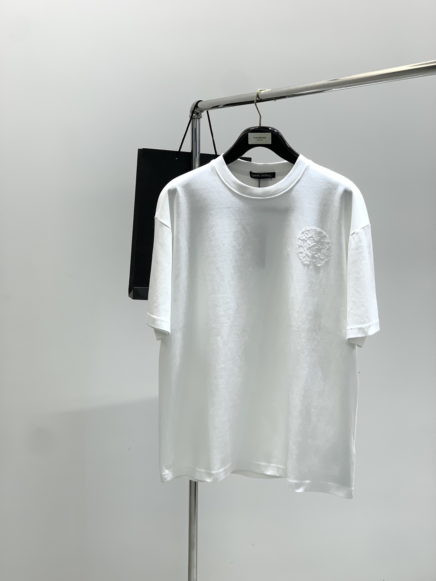 NO:462519,,Chrome Hearts, 2025 summer new product, special counters are available at the same time, original singles, fashionable and casual round neck short-sleeved T-shirt, using imported original fabric, top-grade printed craft letter pattern logo, unique design, counter selling appearance, fashionable and handsome upper body, number M-3XL, chrome hearts, chrome hearts, T-shirt, tees, t-shirt, alexander wang19860909,Chrome Hearts 克罗心,2025夏季新品,专柜同步有售,原单狠货,时尚休闲圆领短袖T恤,采用进口原版面料,顶级印花工艺字母图案logo,独特设计,专柜卖相,上身时尚帅气,码数M-3XL,,chrome hearts,chrome hearts,T-shirt,tees，t-shirt,alexander wang,Men's clothing