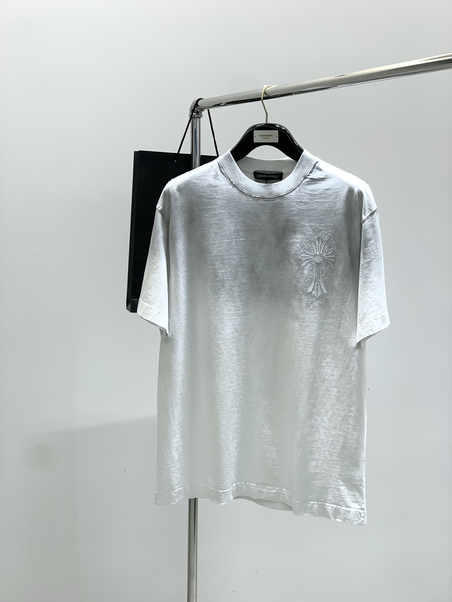 NO:460207,,Chrome Hearts, new summer products, special counters are available at the same time, original singles, fashionable and casual round neck short-sleeved T-shirt, using imported original fabric, top-grade printed iron diamond craft letter pattern logo, unique design, counters are selling, fashionable and handsome upper body, S-XXL, chrome hearts, chrome hearts, T-shirt, tees, t-shirt, alexander wang19860909,Chrome Hearts 克罗心,夏季新品,专柜同步有售,原单狠货,时尚休闲圆领短袖T恤,采用进口原版面料,顶级印花烫钻工艺字母图案logo,独特设计,专柜卖相,上身时尚帅气,码数S-XXL,,chrome hearts,chrome hearts,T-shirt,tees，t-shirt,alexander wang,Men's clothing