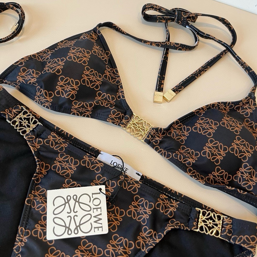  🆕
LOEWE罗意威 新款比基尼😍🥰适合多种场景的游泳衣🏊‍♀️海边 游泳池 温泉 水上乐园 漂流都可