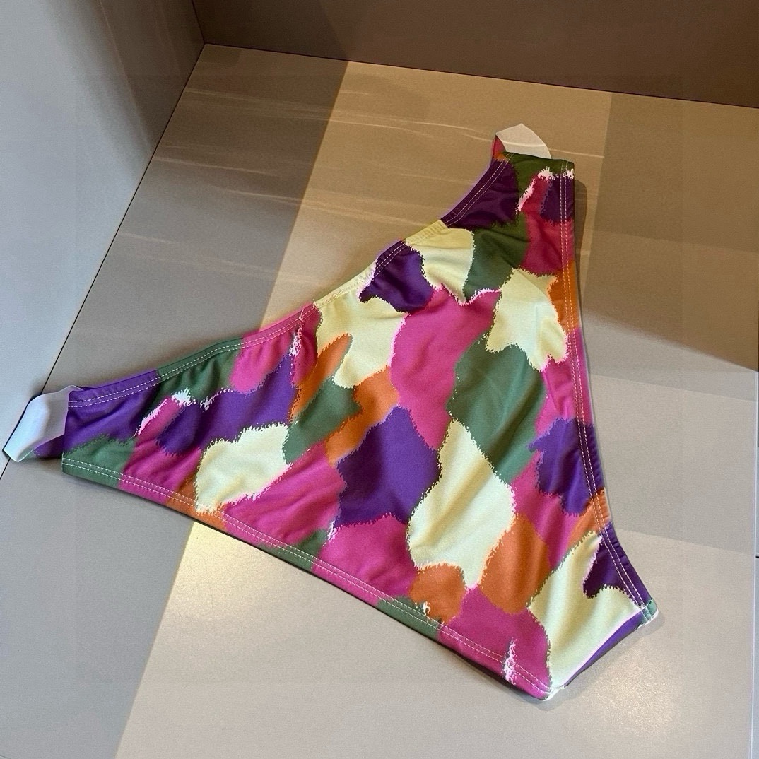  🆕

潮牌比基尼👙，分体泳衣，S M L XL