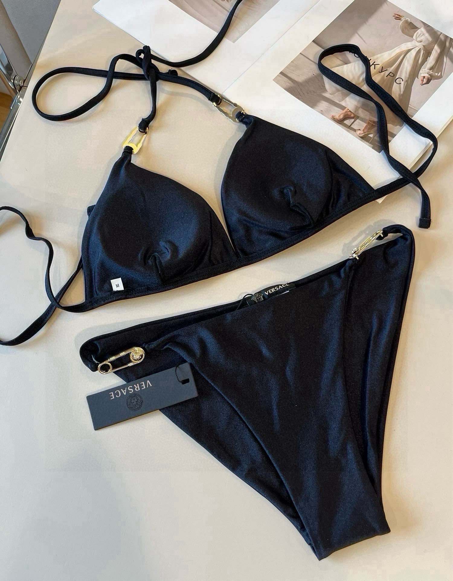  🆕
范思哲官方新款泳衣比基尼👙，高端定制，S M L XL