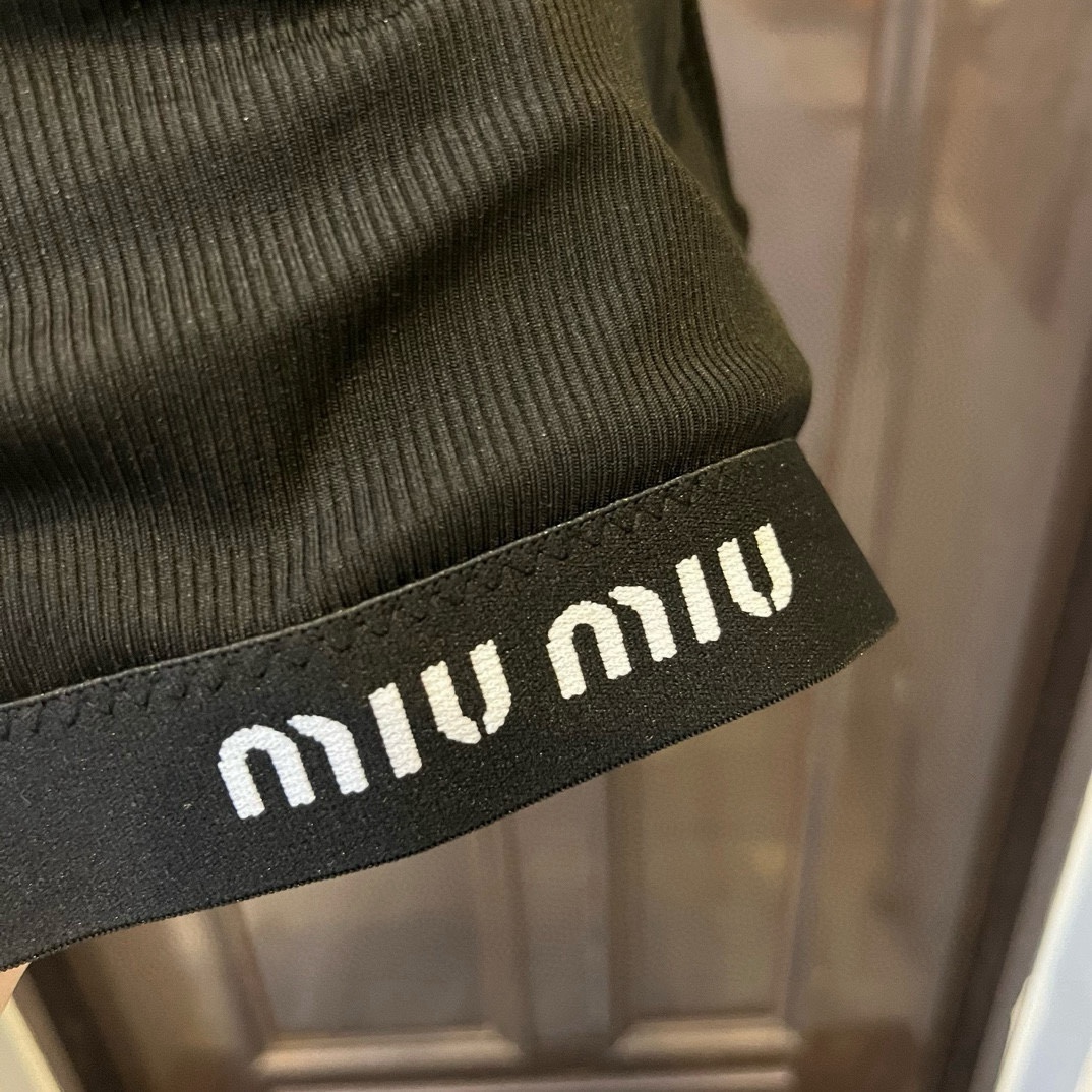  🆕

缪缪miumiu新款针织比基尼 泳装套装，S M LXL