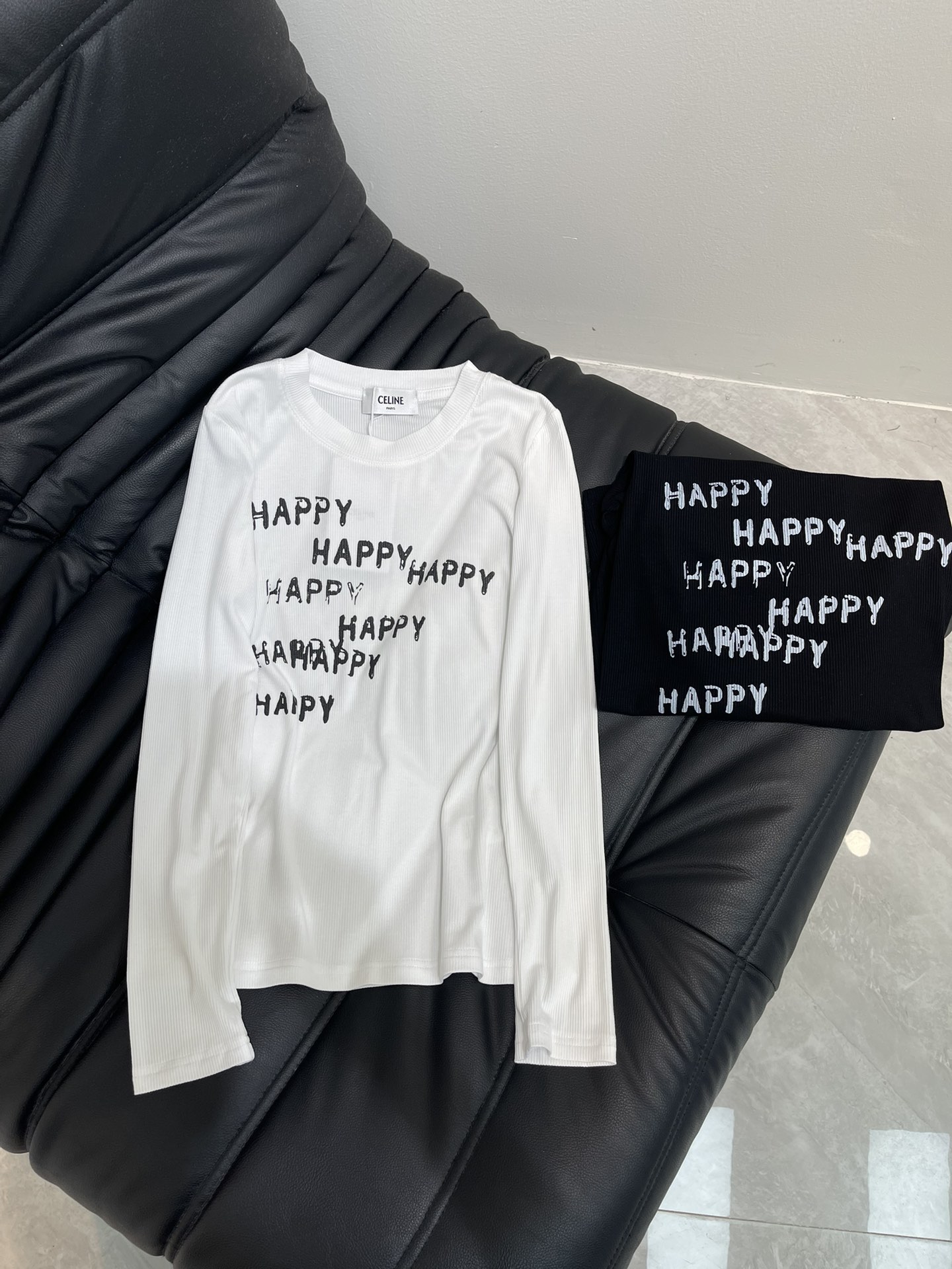 NO:451389,Celin*25 autumn and winter new HAPPY letter high elastic long-sleeved base shirt is an indispensable item for autumn and winter wardrobe. It looks very good whether worn alone or in the inner layer. It shows off your figure. Customized threaded cotton fabric. The fabric comes with elasticity and good elasticity. The upper body is soft and comfortable. Printed letter design. The overall wiring is flat and delicate. Versatile. SML, celine, alexander wang.19860909Celin*25秋冬新款HAPPY字母高弹力长袖打底衫 秋冬衣柜不可缺少的单品 无论单穿还是内搭都很好看 很显身材 定制螺纹棉面料 面料自带弹力 回弹力好 上身柔软舒适 印花字母设计 整体走线平整细腻 百搭款 SML,,celine,alexander wang,Women's clothing