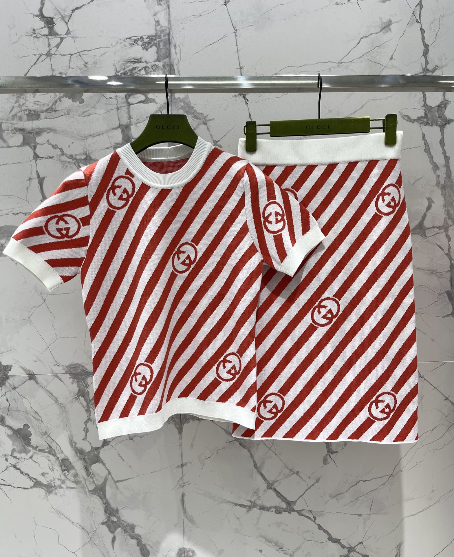 Gucc* Spring/Summer 2025 Women’s Suit: Classic Double-G Stripe Design - 图片 9