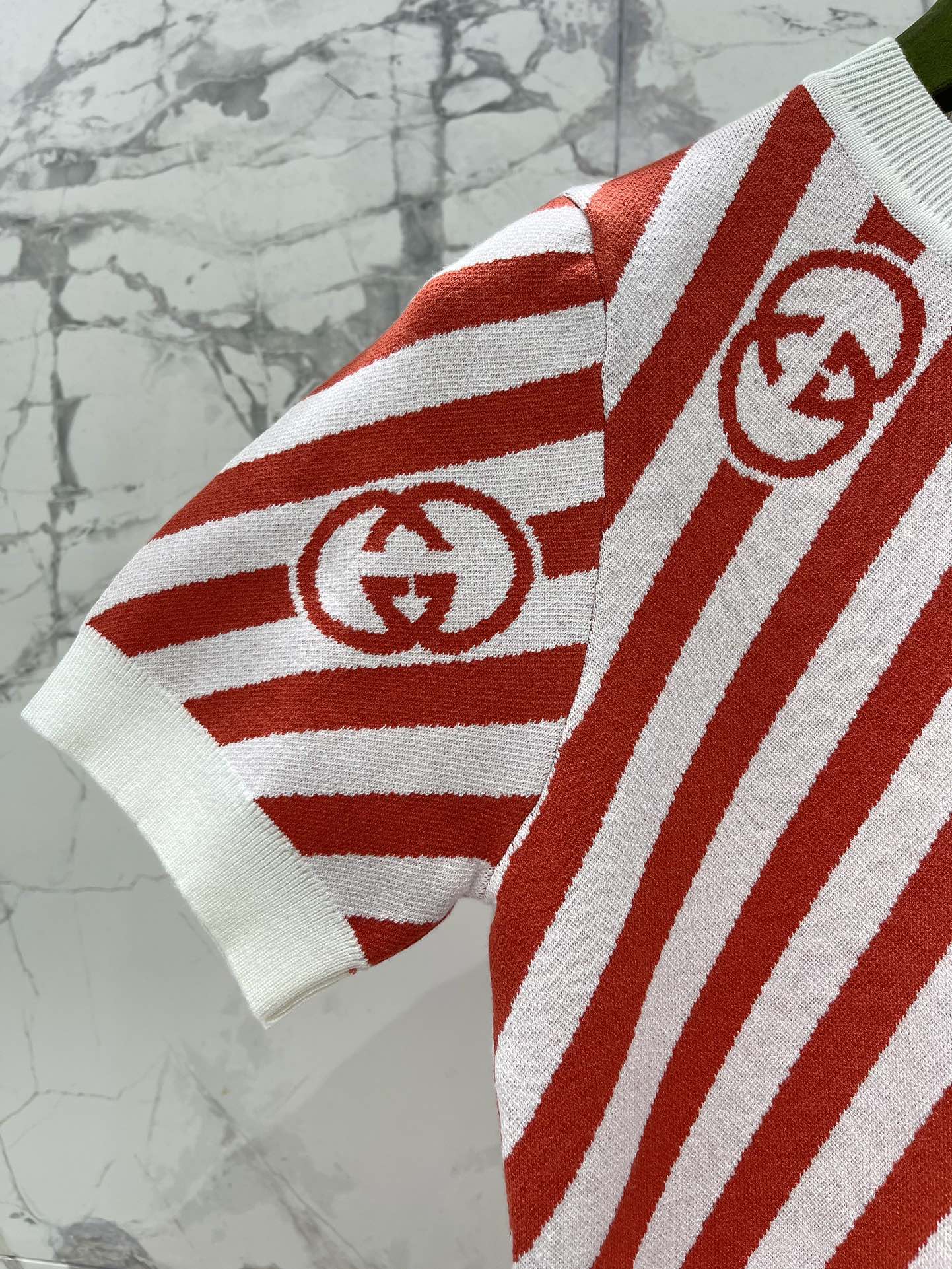Gucc* Spring/Summer 2025 Women’s Suit: Classic Double-G Stripe Design - 图片 4