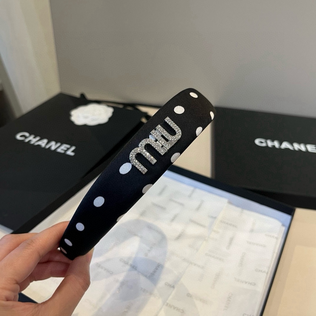 🆕

miumiu缪缪新款发箍