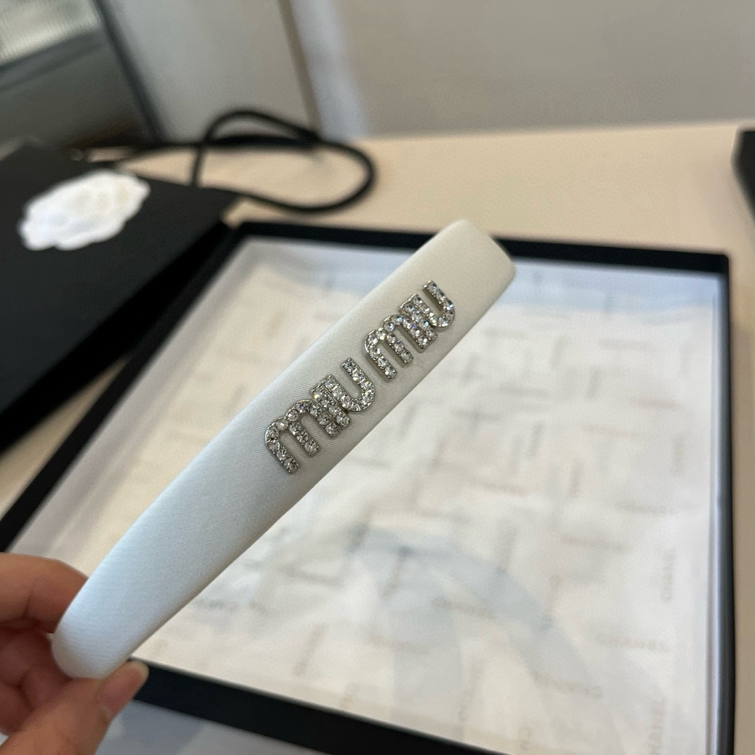 🆕

Celine赛琳新款发箍