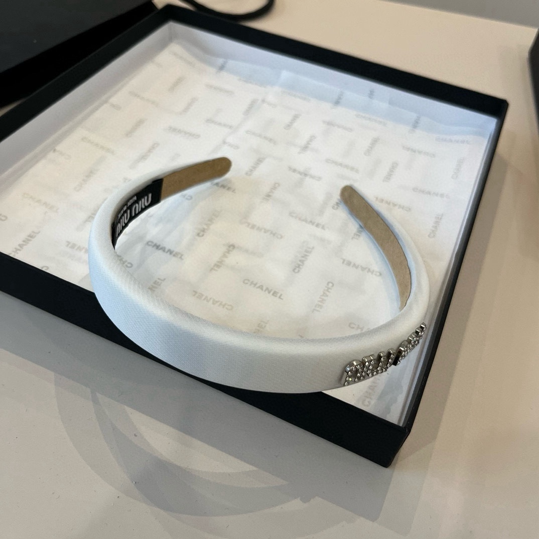 🆕

Celine赛琳新款发箍