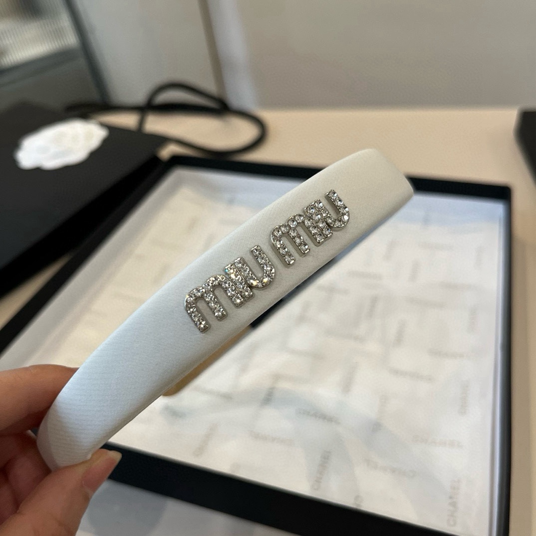 🆕

Celine赛琳新款发箍