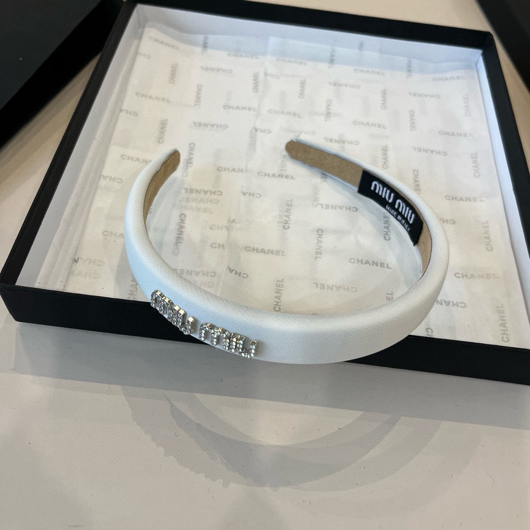 🆕

Celine赛琳新款发箍