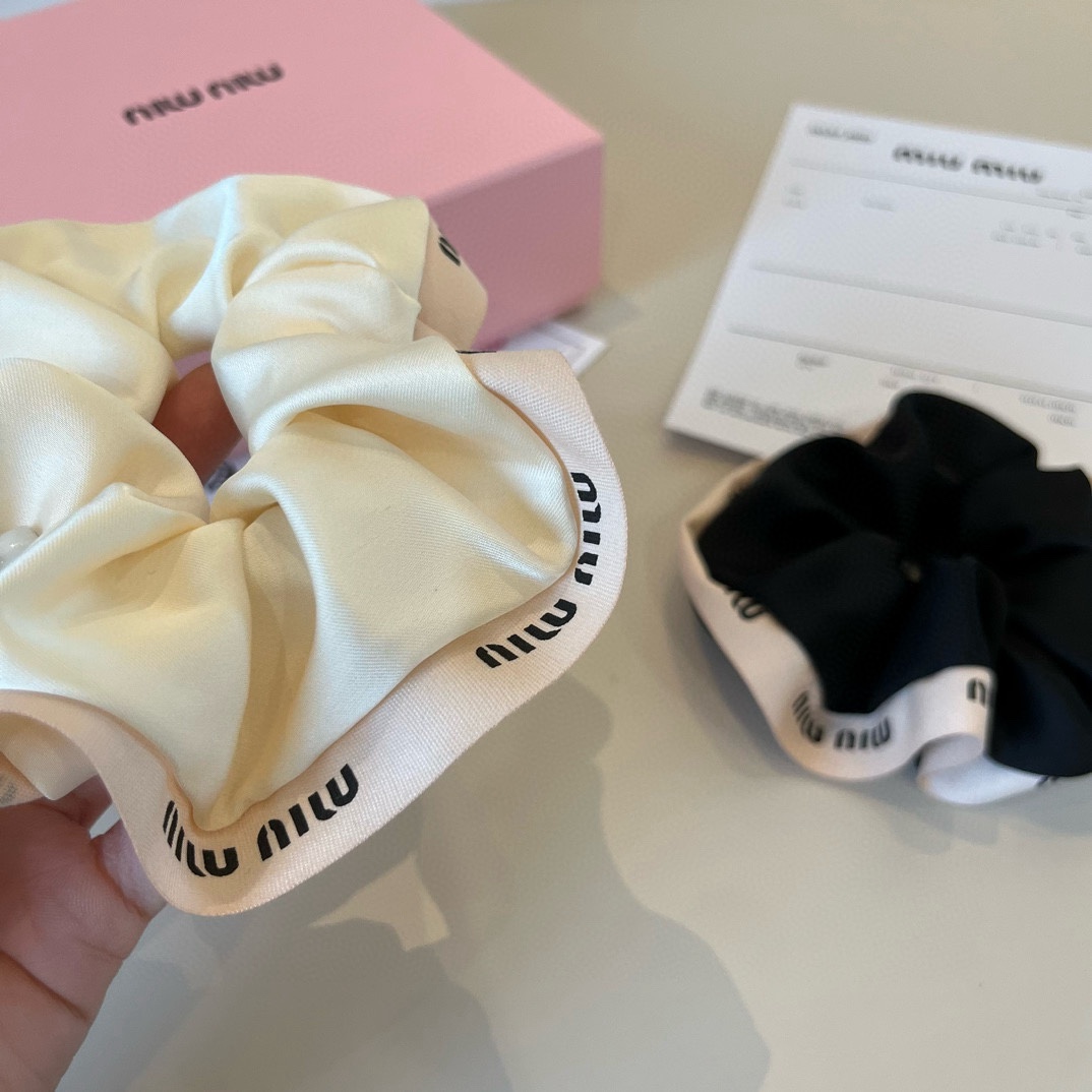 🆕

miumiu缪缪新款发圈