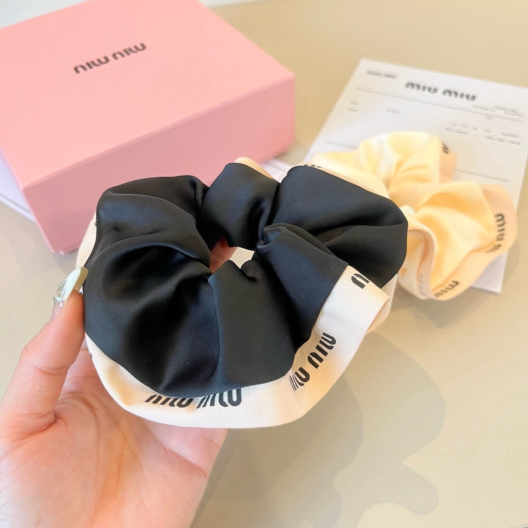🆕

miumiu缪缪新款发圈