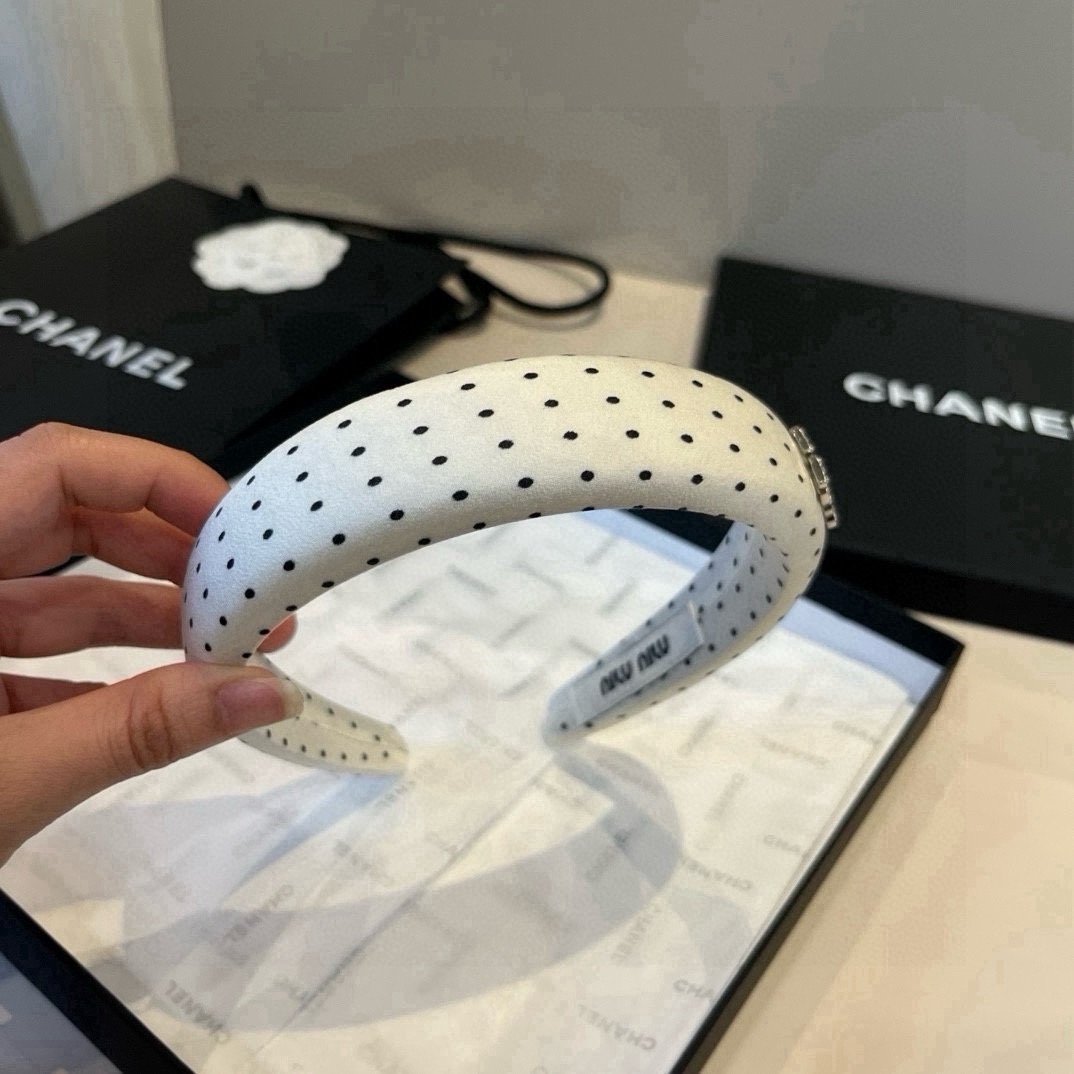 🆕

miumiu缪缪新款发箍
