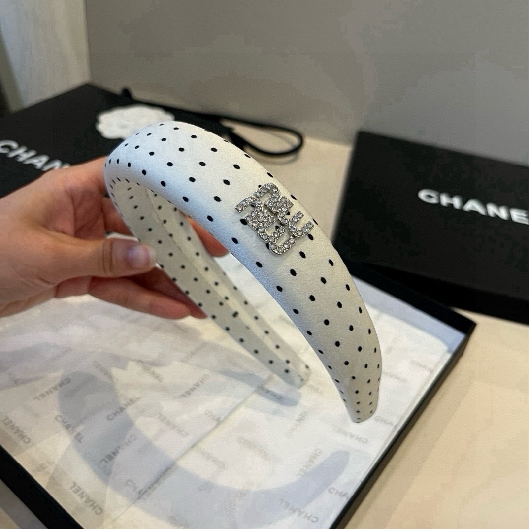 🆕

miumiu缪缪新款发箍
