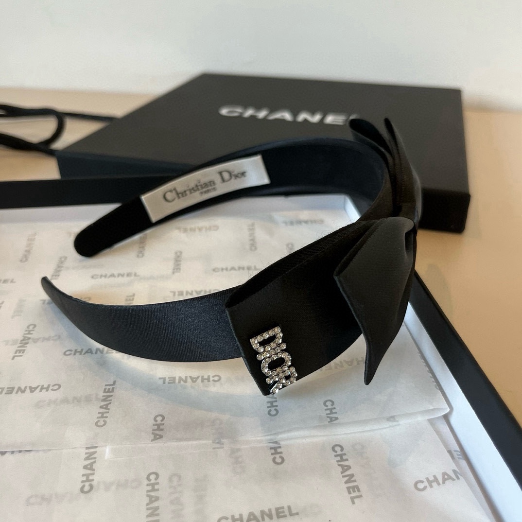 🆕

Dior迪奥新款蝴蝶结发箍
