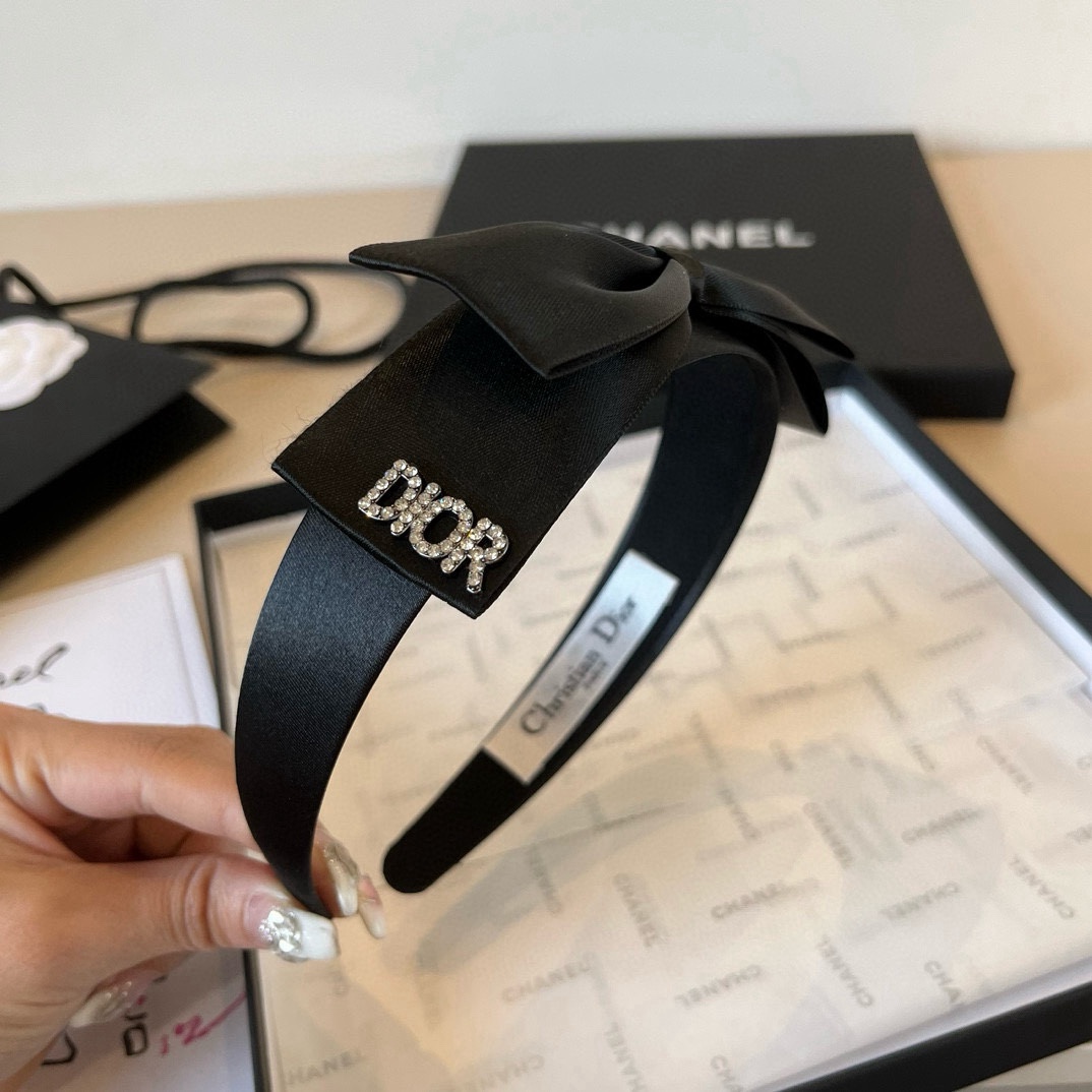 🆕

Dior迪奥新款蝴蝶结发箍