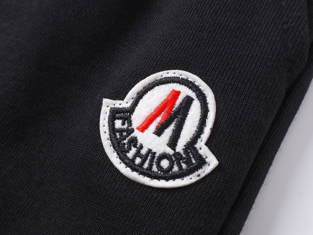 盟可睐 蒙口/ 夏季新款 经典小标刺绣休闲短裤黑色/白色