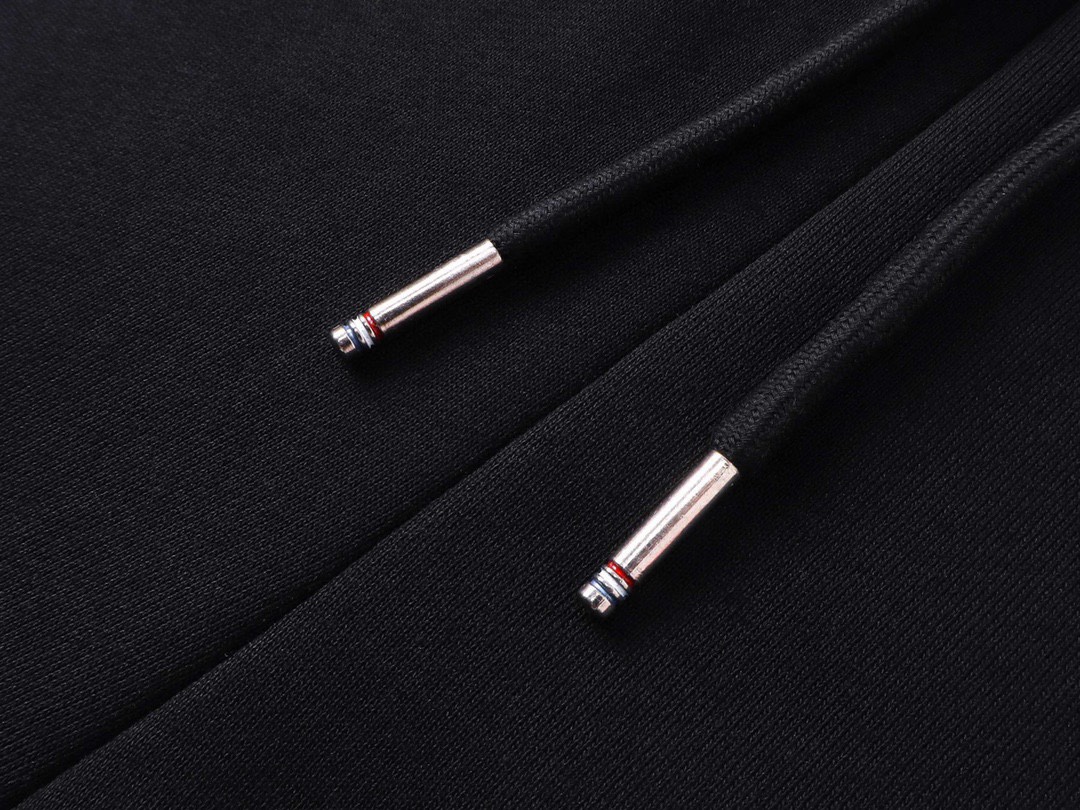 盟可睐 蒙口/ 夏季新款 经典小标刺绣休闲短裤黑色/白色