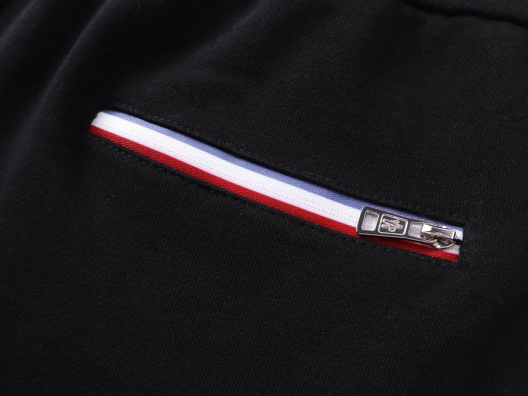 盟可睐 蒙口/ 夏季新款 经典小标刺绣休闲短裤黑色/白色