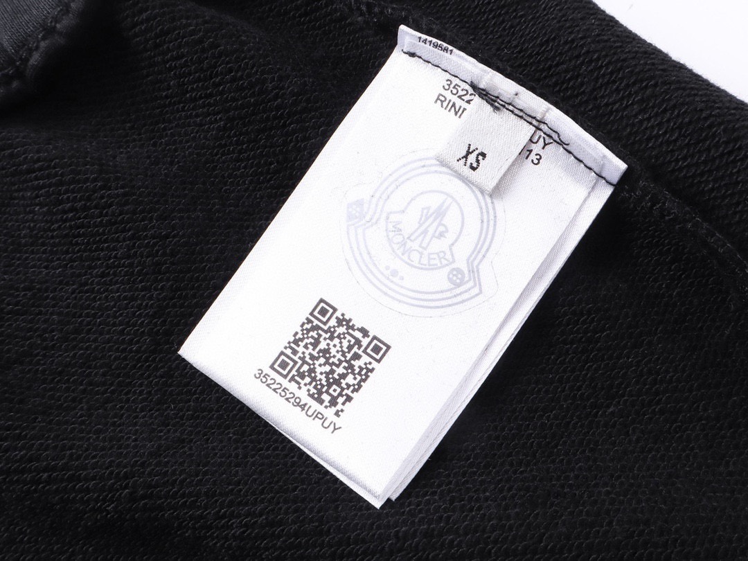 盟可睐 蒙口/ 夏季新款 经典小标刺绣休闲短裤黑色/白色