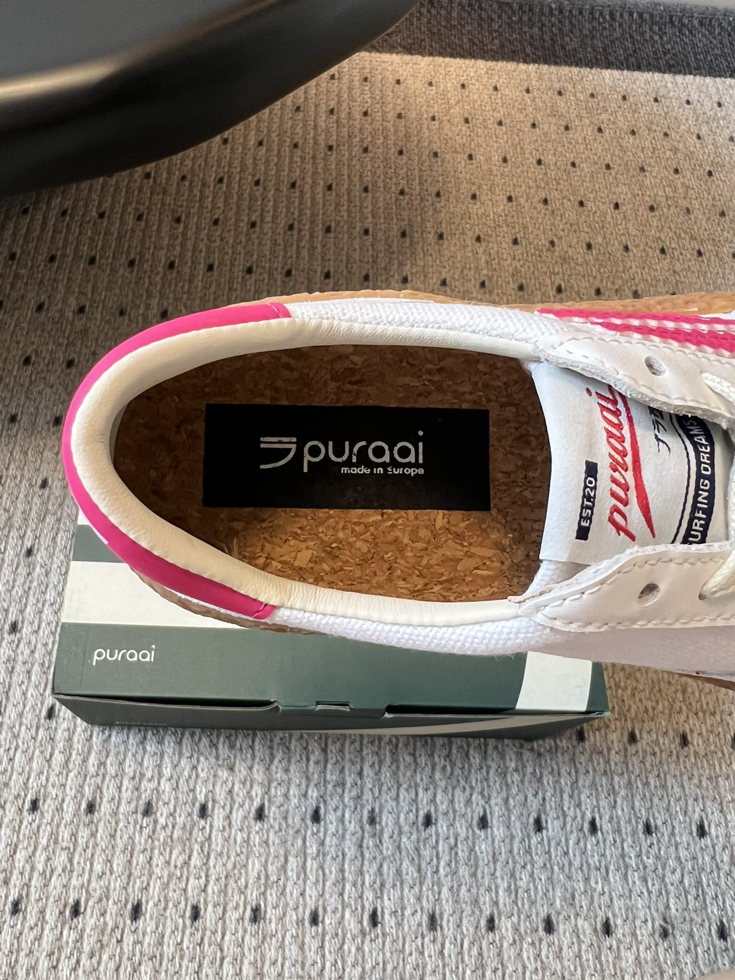 Puraai Polly 25SS复古板鞋主打环保材料的潮流品牌Puraai的25春夏新鞋款
软皮