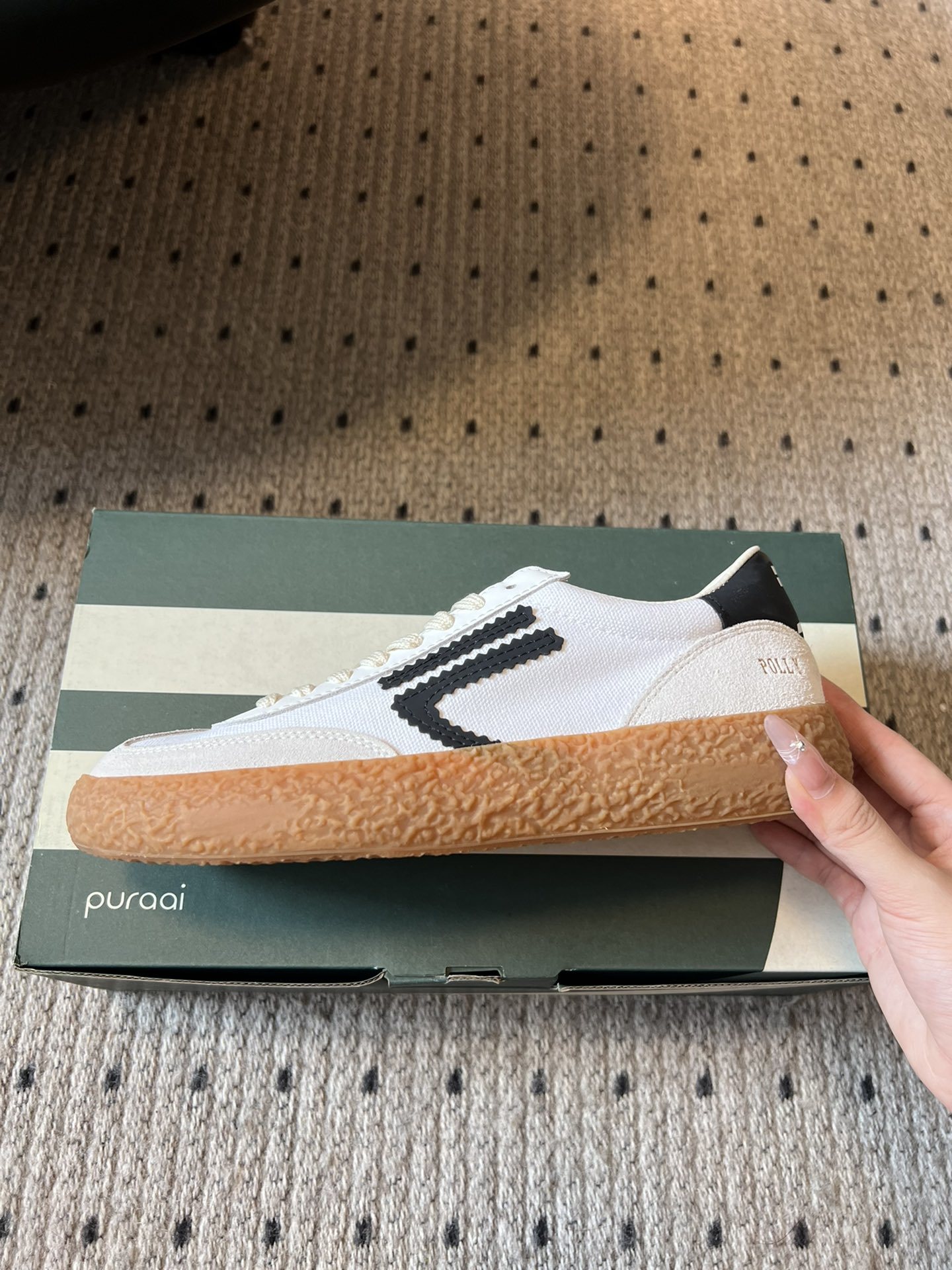 Puraai Polly 25SS复古板鞋主打环保材料的潮流品牌Puraai的25春夏新鞋款
软皮