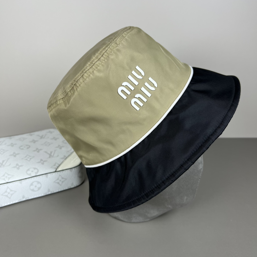 NO:358321,Miumiu original single authentic mold customization, the original version is meticulously crafted and of excellent quality!  Hat Straw Hat Fisherman Hat Baseball Hat, Hats, Miumiu, espadrilles, hats谬谬miumiu 原单正品开模订制,原版做工细致质量超赞！帽子草帽渔夫帽棒球帽,帽子,miumiu,espadrilles,hats,hat