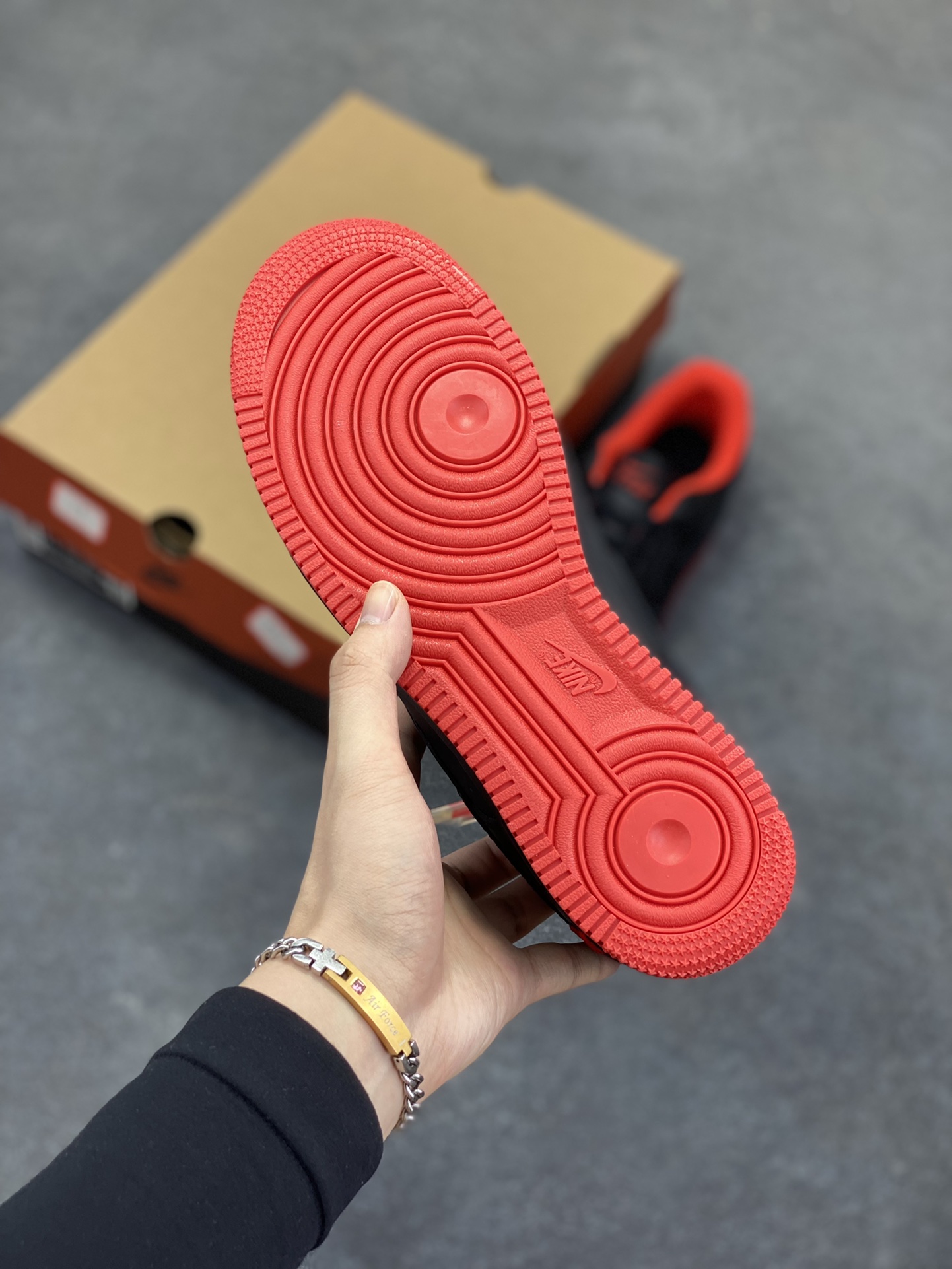 图片[5]-Nike Air Force 1 Low 空军一号低帮百搭休闲运动板鞋。柔软、弹性十足的缓震性能和出色的中底设计，横跨复古与现代的外型结合，造就出风靡全球三十多年的Force 1，直到今天还深受青睐。 货号：IH4383-200 尺码：36 36.5 37.5 38 38.5 39 40 40.5 41 42 42.5 43 44 44.5 45-选品中心