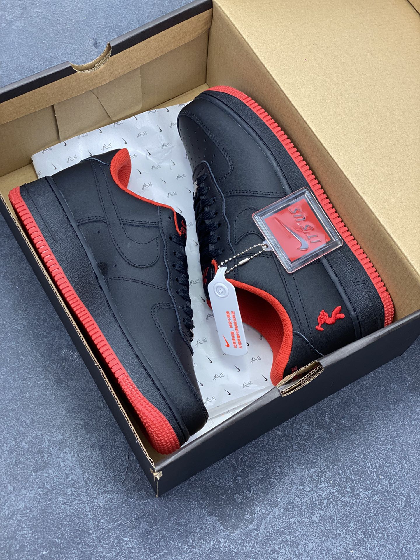 图片[9]-Nike Air Force 1 Low 空军一号低帮百搭休闲运动板鞋。柔软、弹性十足的缓震性能和出色的中底设计，横跨复古与现代的外型结合，造就出风靡全球三十多年的Force 1，直到今天还深受青睐。 货号：IH4383-200 尺码：36 36.5 37.5 38 38.5 39 40 40.5 41 42 42.5 43 44 44.5 45-选品中心