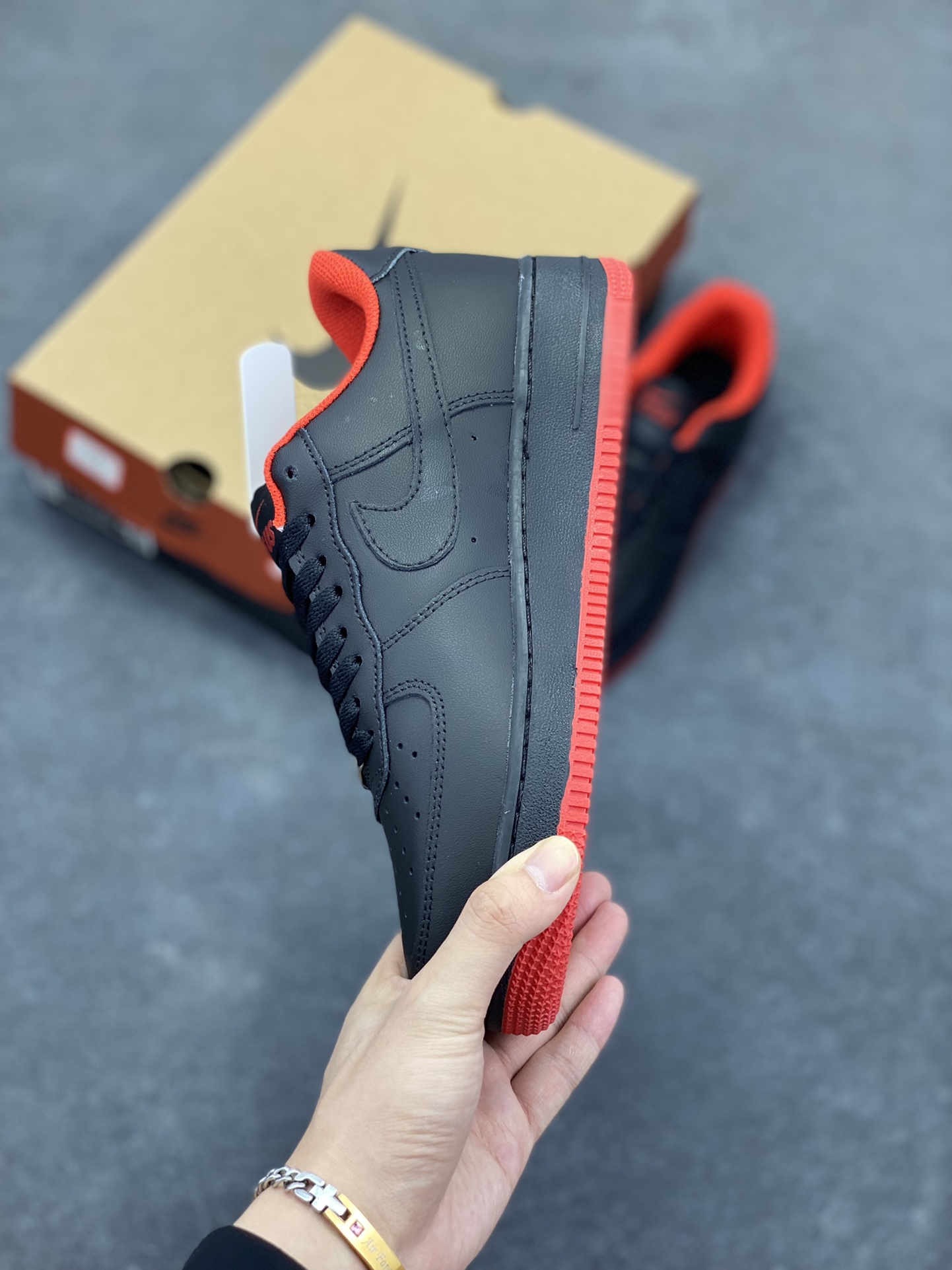 图片[3]-Nike Air Force 1 Low 空军一号低帮百搭休闲运动板鞋。柔软、弹性十足的缓震性能和出色的中底设计，横跨复古与现代的外型结合，造就出风靡全球三十多年的Force 1，直到今天还深受青睐。 货号：IH4383-200 尺码：36 36.5 37.5 38 38.5 39 40 40.5 41 42 42.5 43 44 44.5 45-选品中心