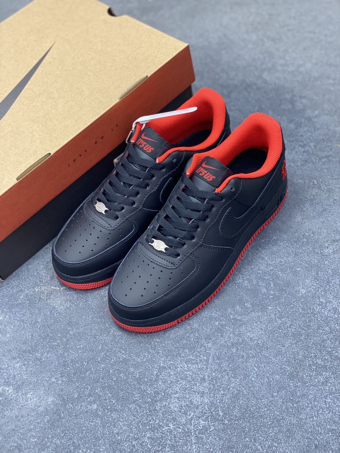 图片[8]-Nike Air Force 1 Low 空军一号低帮百搭休闲运动板鞋。柔软、弹性十足的缓震性能和出色的中底设计，横跨复古与现代的外型结合，造就出风靡全球三十多年的Force 1，直到今天还深受青睐。 货号：IH4383-200 尺码：36 36.5 37.5 38 38.5 39 40 40.5 41 42 42.5 43 44 44.5 45-选品中心