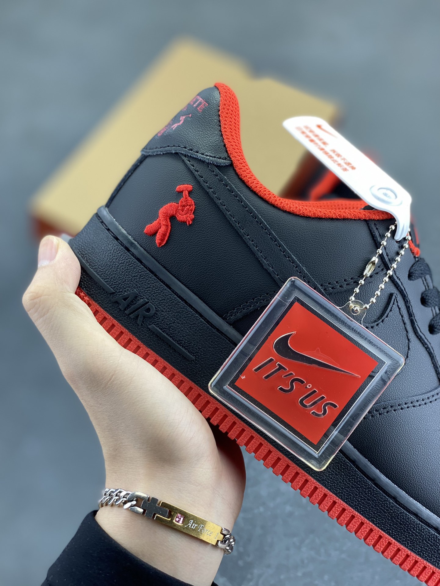 图片[6]-Nike Air Force 1 Low 空军一号低帮百搭休闲运动板鞋。柔软、弹性十足的缓震性能和出色的中底设计，横跨复古与现代的外型结合，造就出风靡全球三十多年的Force 1，直到今天还深受青睐。 货号：IH4383-200 尺码：36 36.5 37.5 38 38.5 39 40 40.5 41 42 42.5 43 44 44.5 45-选品中心