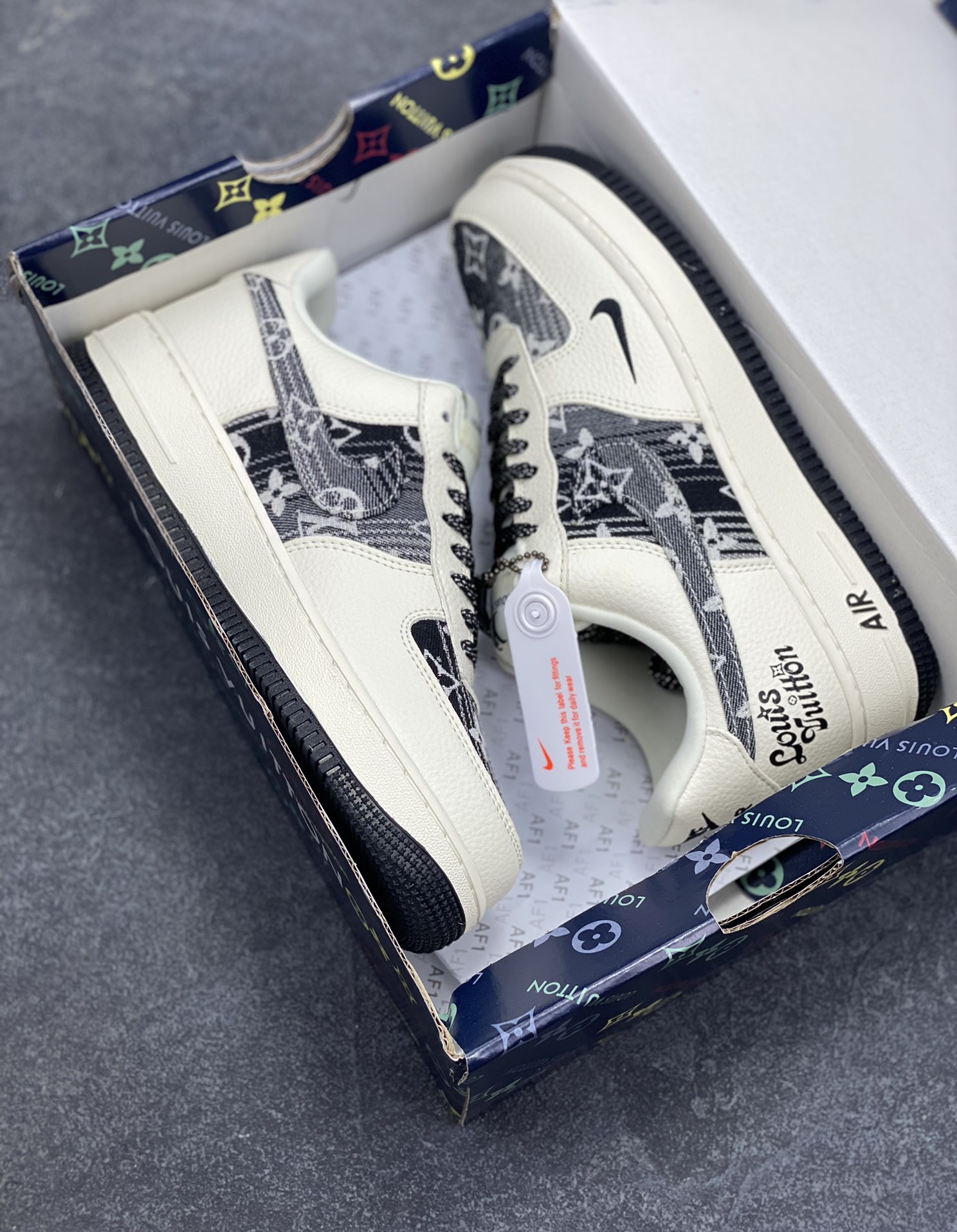图片[9]-高端定制Nike Air Force 1 \’07 Low 路易威登LV联名— 白黑牛仔印花 高端定制 低帮休闲板鞋 定制鞋盒 大厂纯原品质出货 超高清洁度 皮料切割干净无任何毛边 细节完美 货号：DK0798-001 尺码：36 36.5 37.5 38 38.5 39 40 40.5 41 42 42.5 43 44 44.5 45-选品中心