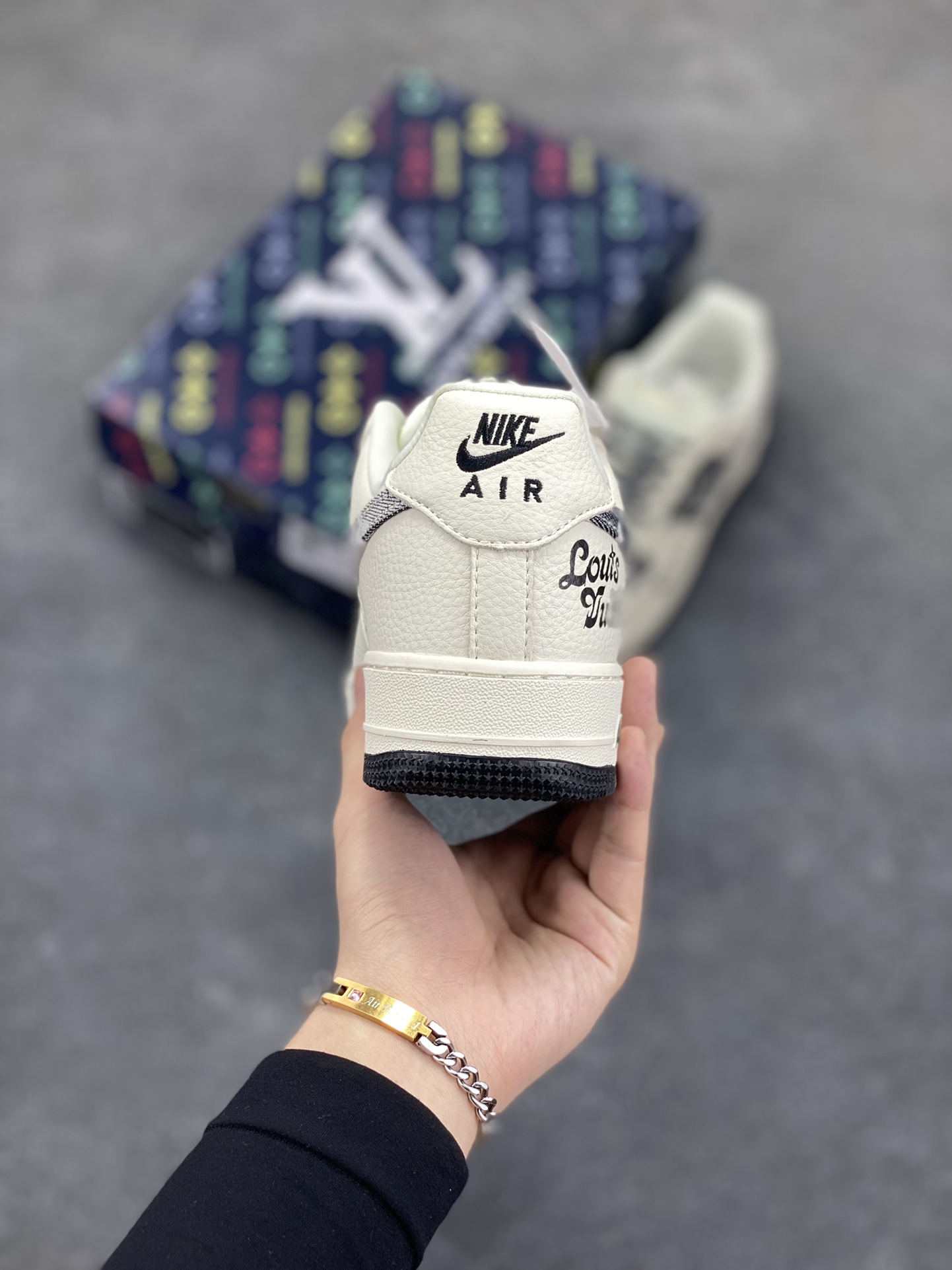 图片[4]-高端定制Nike Air Force 1 \’07 Low 路易威登LV联名— 白黑牛仔印花 高端定制 低帮休闲板鞋 定制鞋盒 大厂纯原品质出货 超高清洁度 皮料切割干净无任何毛边 细节完美 货号：DK0798-001 尺码：36 36.5 37.5 38 38.5 39 40 40.5 41 42 42.5 43 44 44.5 45-选品中心