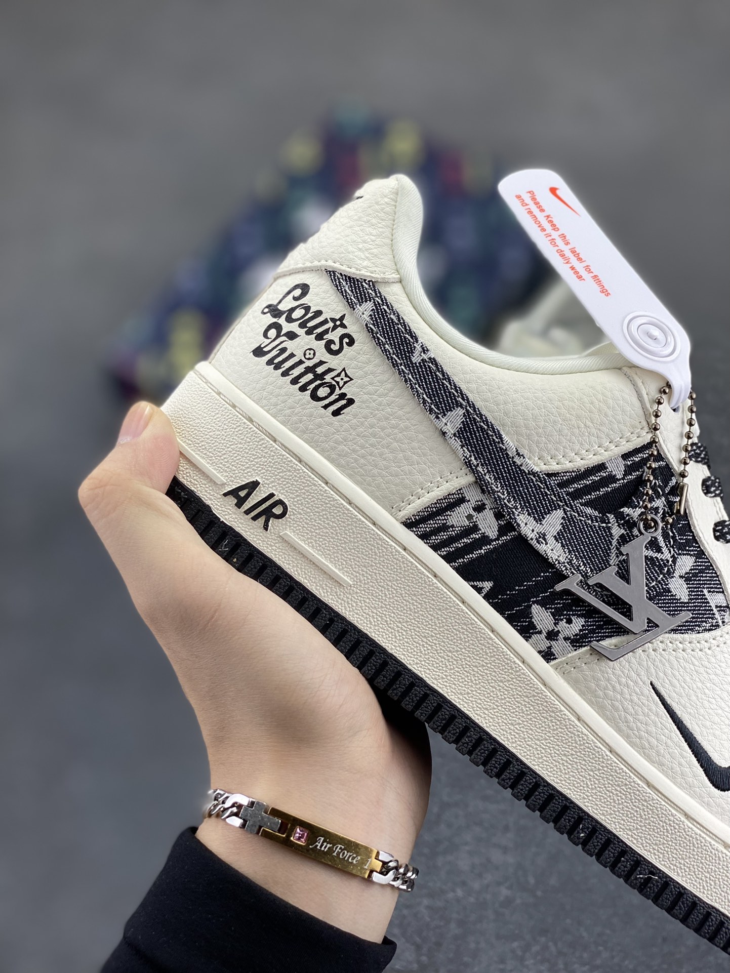 图片[6]-高端定制Nike Air Force 1 \’07 Low 路易威登LV联名— 白黑牛仔印花 高端定制 低帮休闲板鞋 定制鞋盒 大厂纯原品质出货 超高清洁度 皮料切割干净无任何毛边 细节完美 货号：DK0798-001 尺码：36 36.5 37.5 38 38.5 39 40 40.5 41 42 42.5 43 44 44.5 45-选品中心