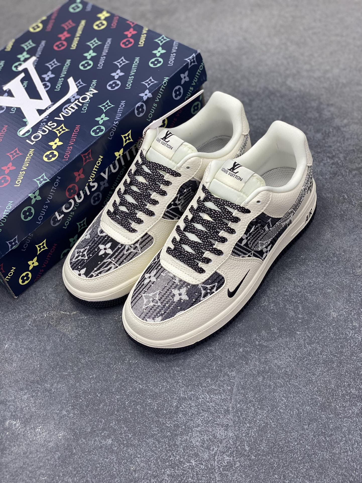 图片[8]-高端定制Nike Air Force 1 \’07 Low 路易威登LV联名— 白黑牛仔印花 高端定制 低帮休闲板鞋 定制鞋盒 大厂纯原品质出货 超高清洁度 皮料切割干净无任何毛边 细节完美 货号：DK0798-001 尺码：36 36.5 37.5 38 38.5 39 40 40.5 41 42 42.5 43 44 44.5 45-选品中心