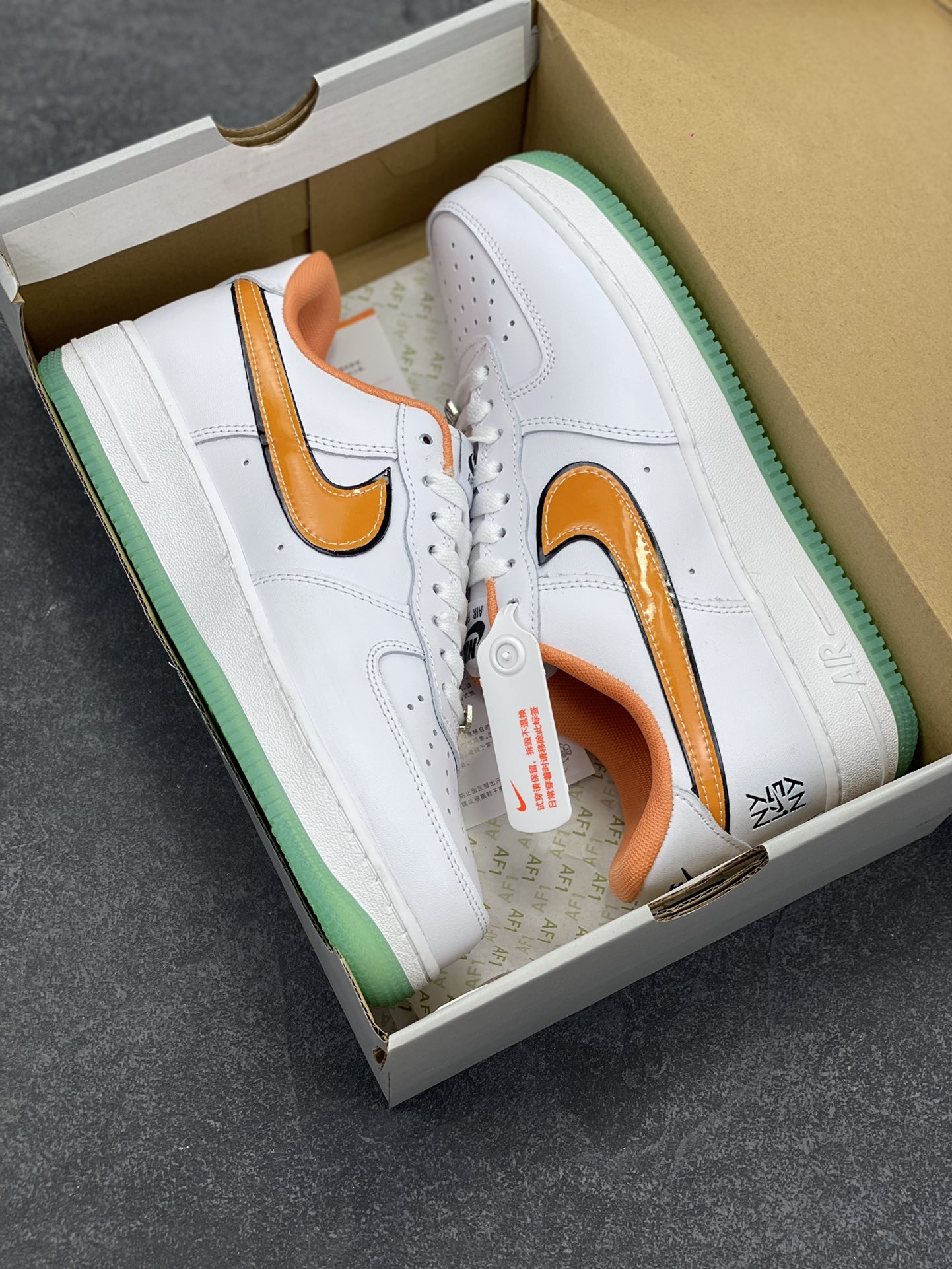 图片[9]-Nike Air Force 1 Low 空军一号低帮百搭休闲运动板鞋。柔软、弹性十足的缓震性能和出色的中底设计，横跨复古与现代的外型结合，造就出风靡全球三十多年的Force 1，直到今天还深受青睐。 货号：IH4962-100 尺码：36 36.5 37.5 38 38.5 39 40 40.5 41 42 42.5 43 44 44.5 45-选品中心