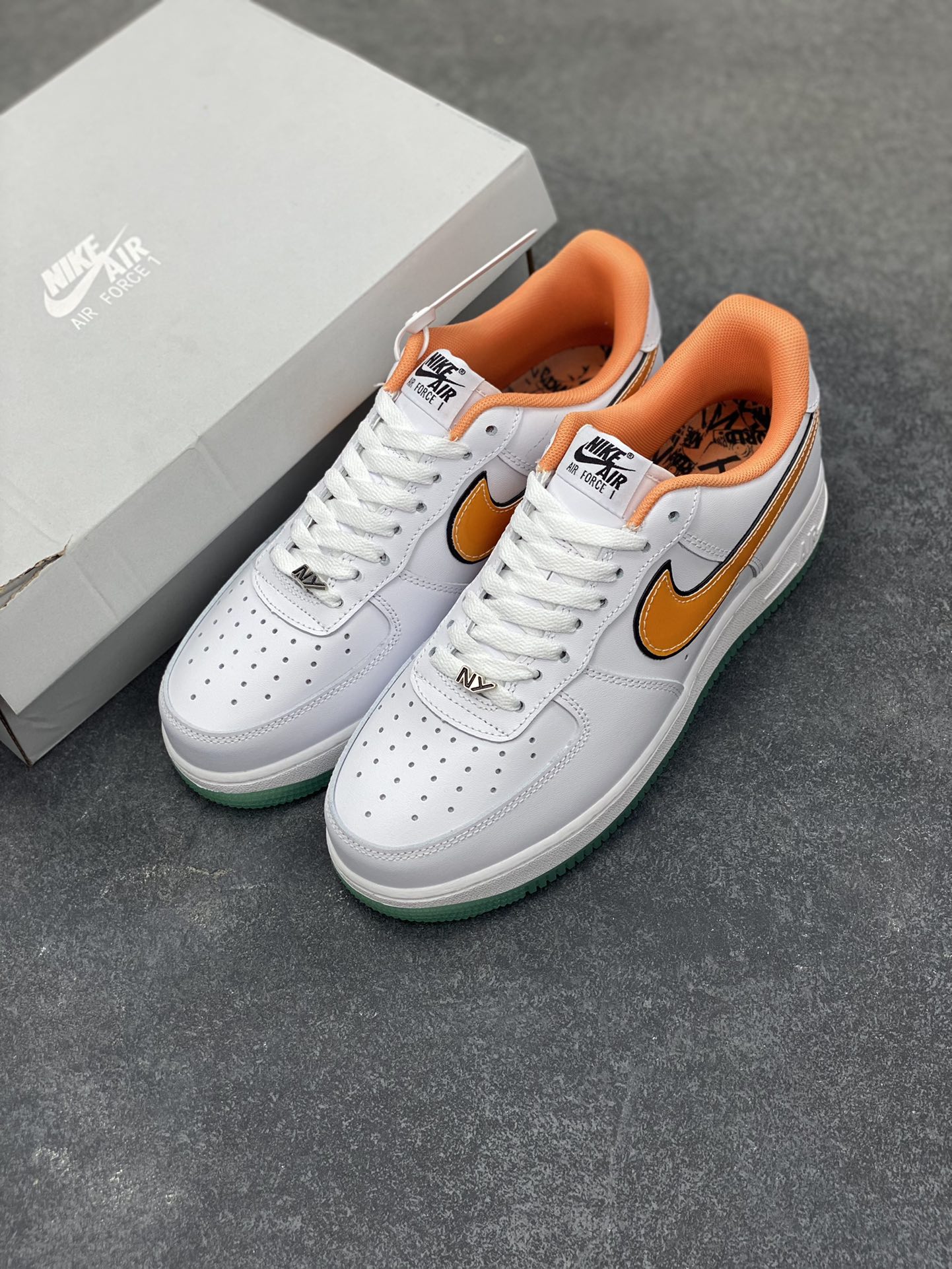 图片[8]-Nike Air Force 1 Low 空军一号低帮百搭休闲运动板鞋。柔软、弹性十足的缓震性能和出色的中底设计，横跨复古与现代的外型结合，造就出风靡全球三十多年的Force 1，直到今天还深受青睐。 货号：IH4962-100 尺码：36 36.5 37.5 38 38.5 39 40 40.5 41 42 42.5 43 44 44.5 45-选品中心