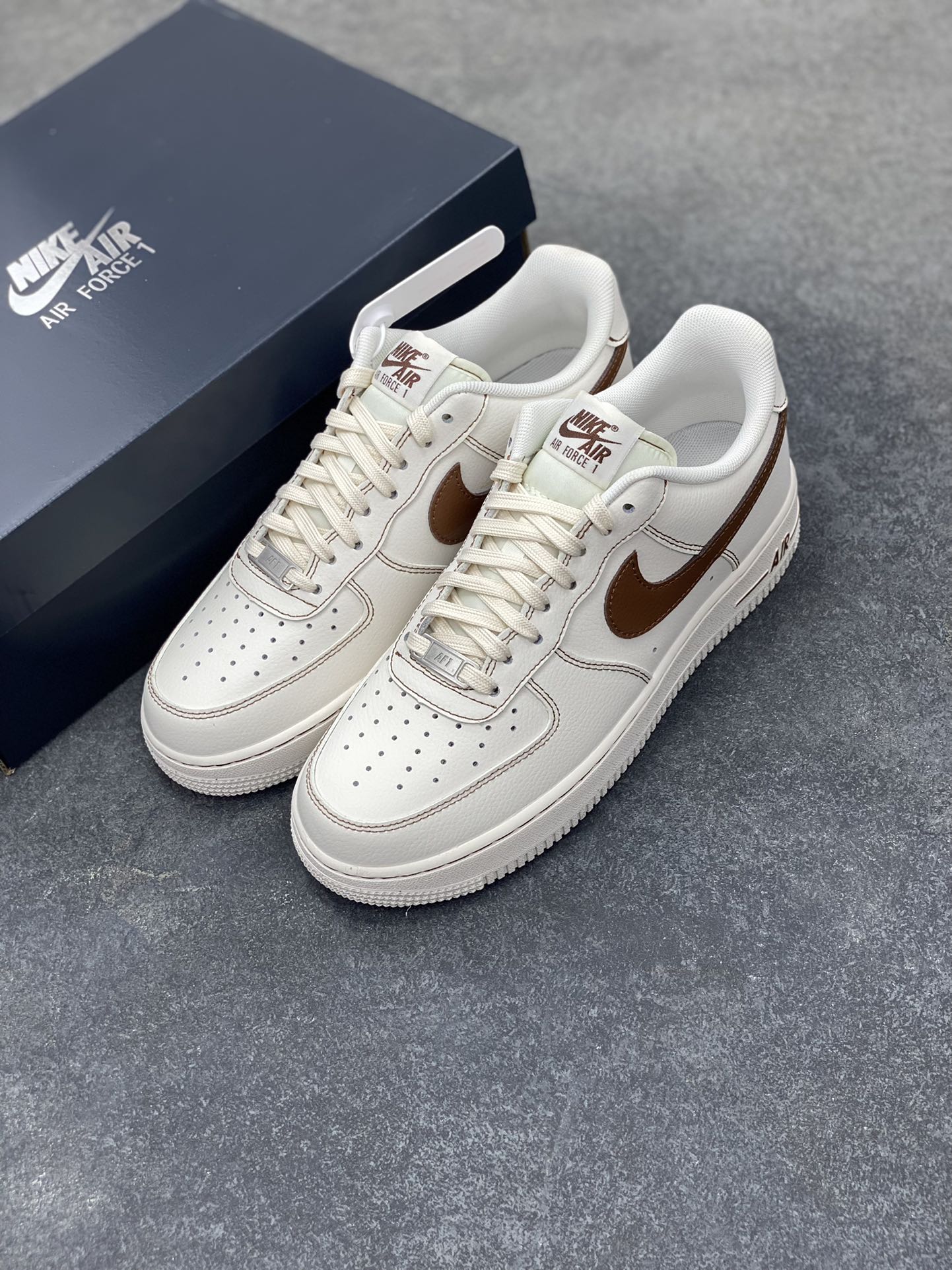 图片[8]-Nike Air Force 1 Low 白黄 原楦头原纸板 打造纯正空军版型 专注外贸渠道 全掌内置蜂窝气垫 原盒配件 原厂中底钢印、拉帮完美 货号：HQ2037-101 尺码：36 36.5 37.5 38 38.5 39 40 40.5 41 42 42.5 43 44 44.5 45-选品中心