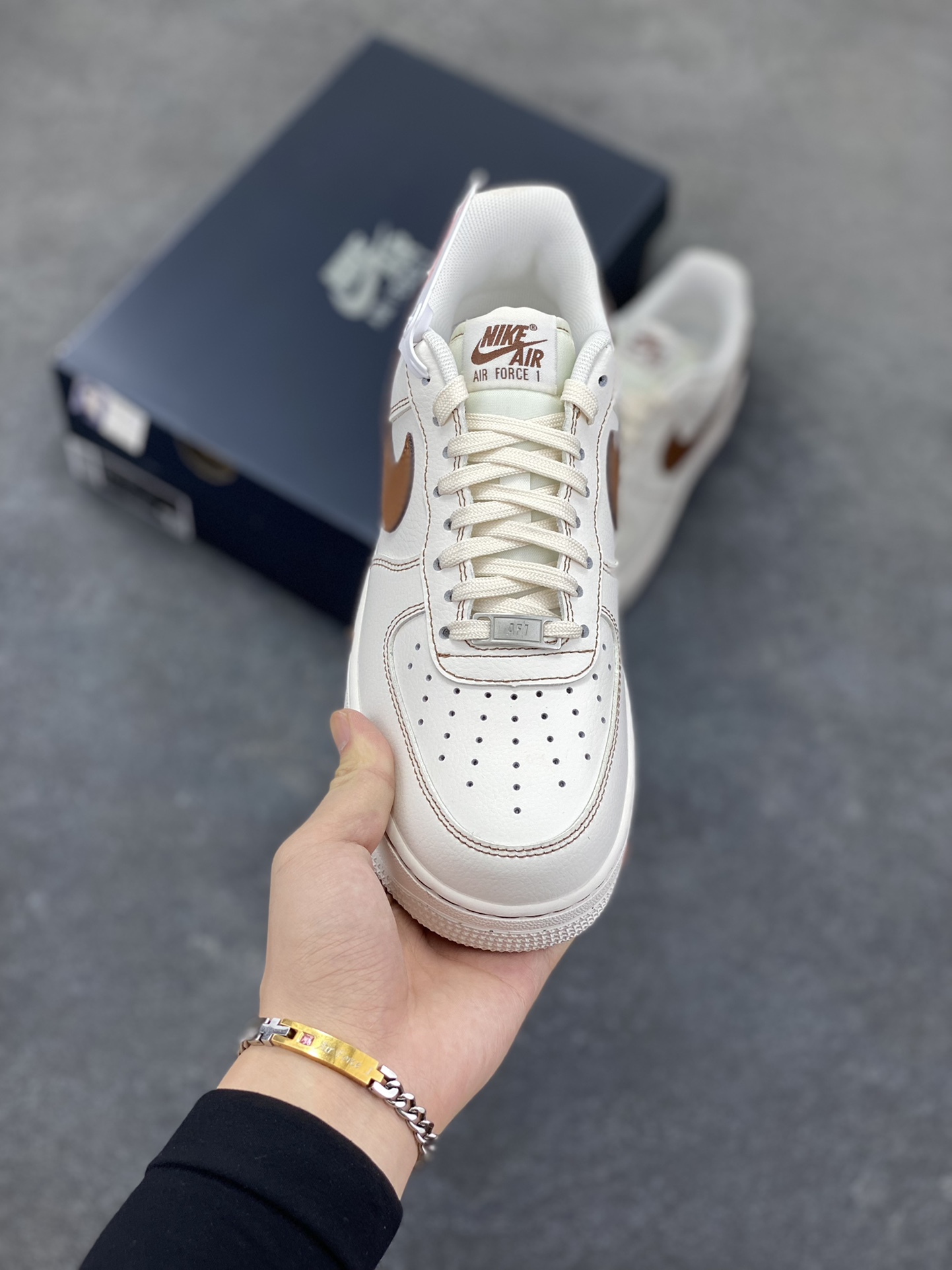 图片[2]-Nike Air Force 1 Low 白黄 原楦头原纸板 打造纯正空军版型 专注外贸渠道 全掌内置蜂窝气垫 原盒配件 原厂中底钢印、拉帮完美 货号：HQ2037-101 尺码：36 36.5 37.5 38 38.5 39 40 40.5 41 42 42.5 43 44 44.5 45-选品中心