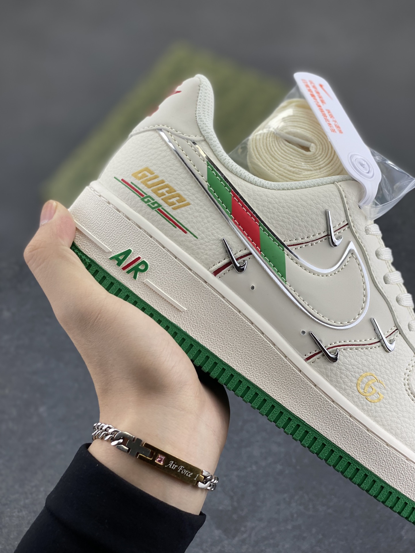 图片[6]-NIke Air Force 1 \’07 Low “古驰联名——彩绿四勾”空军一号 低帮 运动鞋 休闲鞋 折边针车 工艺难度大 原楦头原纸板 原装鞋盒 定制五金配件 内置全掌气垫 原厂鞋底 货号：XS2869-002 尺码：36 36.5 37.5 38 38.5 39 40 40.5 41 42 42.5 43 44 44.5 45-选品中心