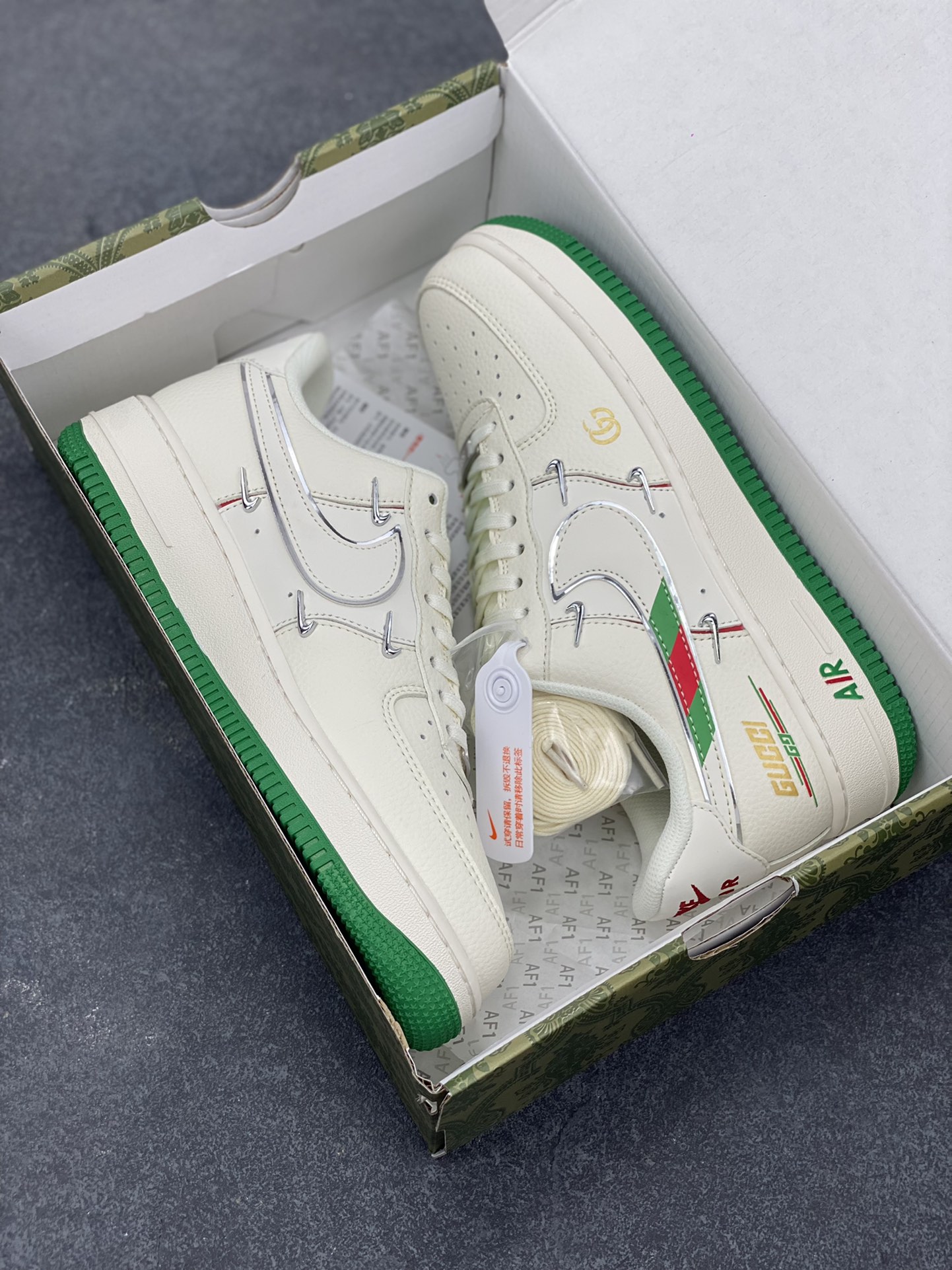 图片[9]-NIke Air Force 1 \’07 Low “古驰联名——彩绿四勾”空军一号 低帮 运动鞋 休闲鞋 折边针车 工艺难度大 原楦头原纸板 原装鞋盒 定制五金配件 内置全掌气垫 原厂鞋底 货号：XS2869-002 尺码：36 36.5 37.5 38 38.5 39 40 40.5 41 42 42.5 43 44 44.5 45-选品中心