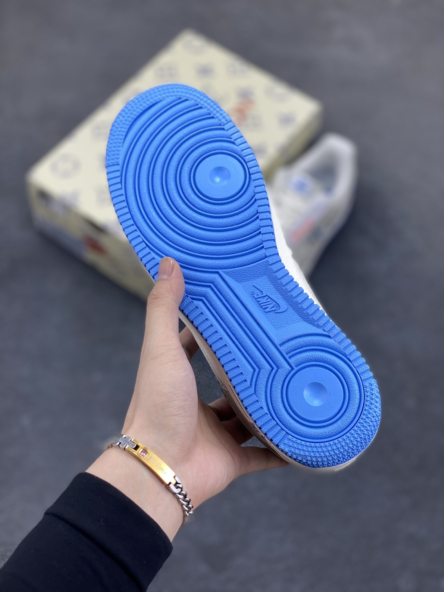 图片[5]-NIke Air Force 1 \’07 Low LV联名-奶白霜蓝 空军一号低帮 运动鞋 休闲鞋 折边针车 工艺难度大 原楦头原纸板 原装鞋盒 原厂鞋底 超高清洁度 细节完美 货号：LW9279-017 尺码：36 36.5 37.5 38 38.5 39 40 40.5 41 42 42.5 43 44 44.5 45-选品中心