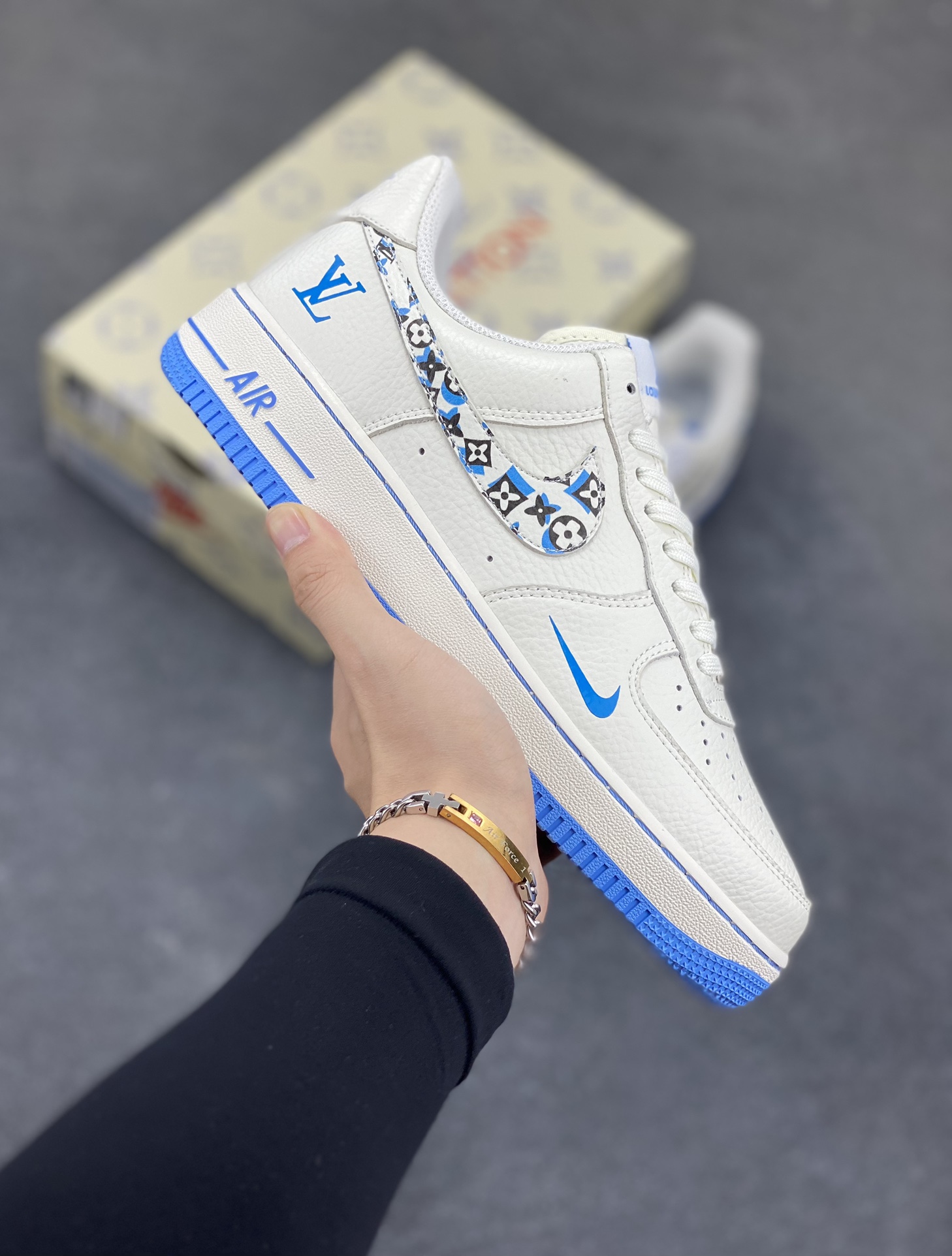 NIke Air Force 1 \'07 Low LV联名-奶白霜蓝 空军一号低帮 运动鞋 休闲鞋 折边针车 工艺难度大 原楦头原纸板 原装鞋盒 原厂鞋底 超高清洁度 细节完美 货号：LW9279-017 尺码：36 36.5 37.5 38 38.5 39 40 40.5 41 42 42.5 43 44 44.5 45-选品中心