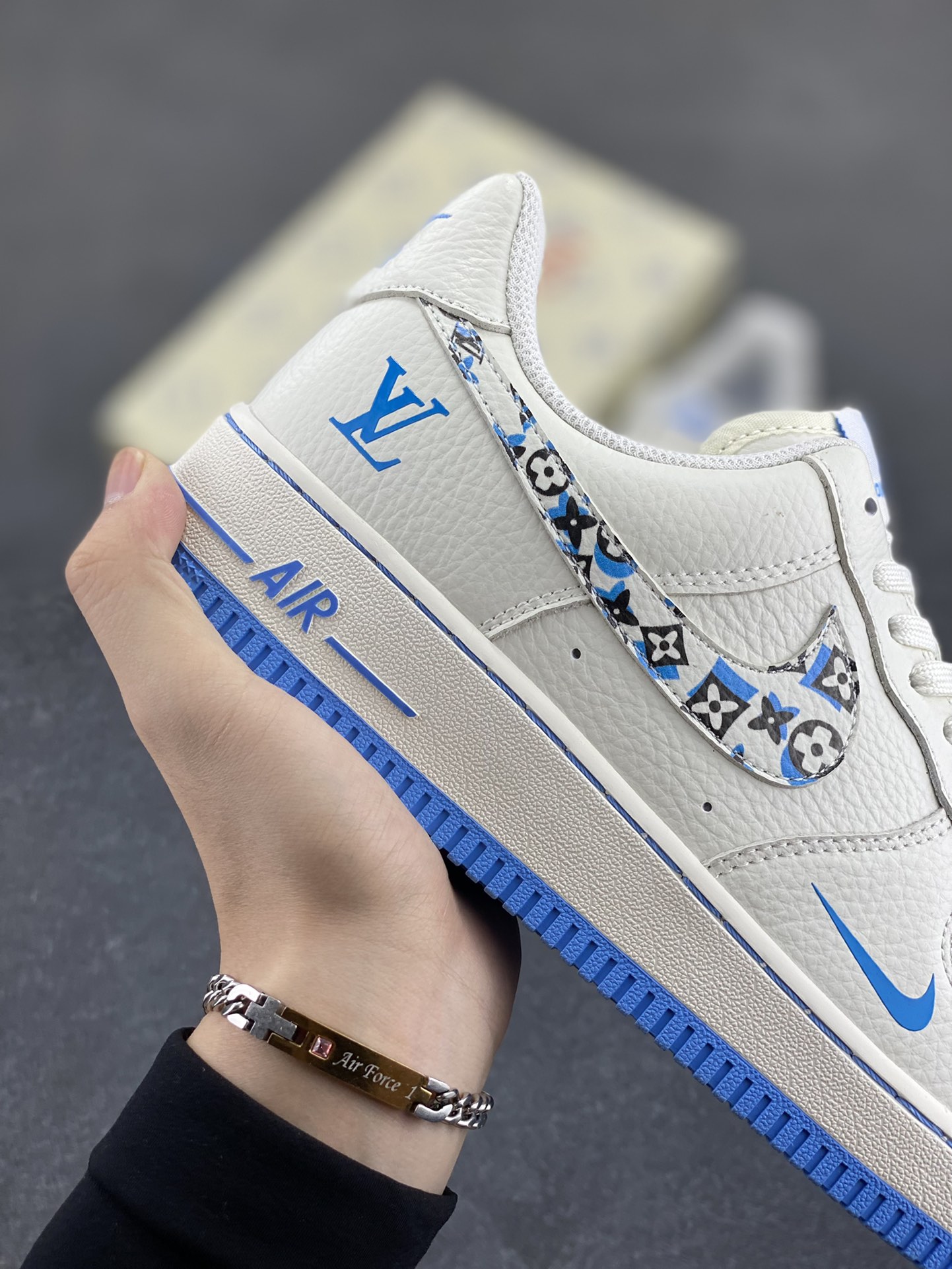 图片[6]-NIke Air Force 1 \’07 Low LV联名-奶白霜蓝 空军一号低帮 运动鞋 休闲鞋 折边针车 工艺难度大 原楦头原纸板 原装鞋盒 原厂鞋底 超高清洁度 细节完美 货号：LW9279-017 尺码：36 36.5 37.5 38 38.5 39 40 40.5 41 42 42.5 43 44 44.5 45-选品中心
