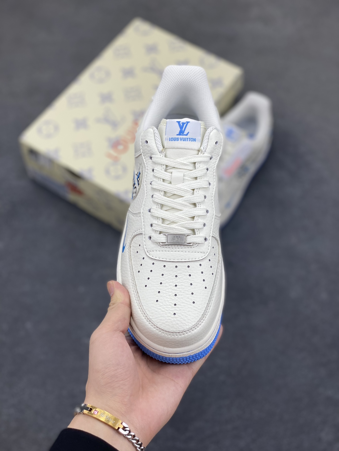 图片[2]-NIke Air Force 1 \’07 Low LV联名-奶白霜蓝 空军一号低帮 运动鞋 休闲鞋 折边针车 工艺难度大 原楦头原纸板 原装鞋盒 原厂鞋底 超高清洁度 细节完美 货号：LW9279-017 尺码：36 36.5 37.5 38 38.5 39 40 40.5 41 42 42.5 43 44 44.5 45-选品中心