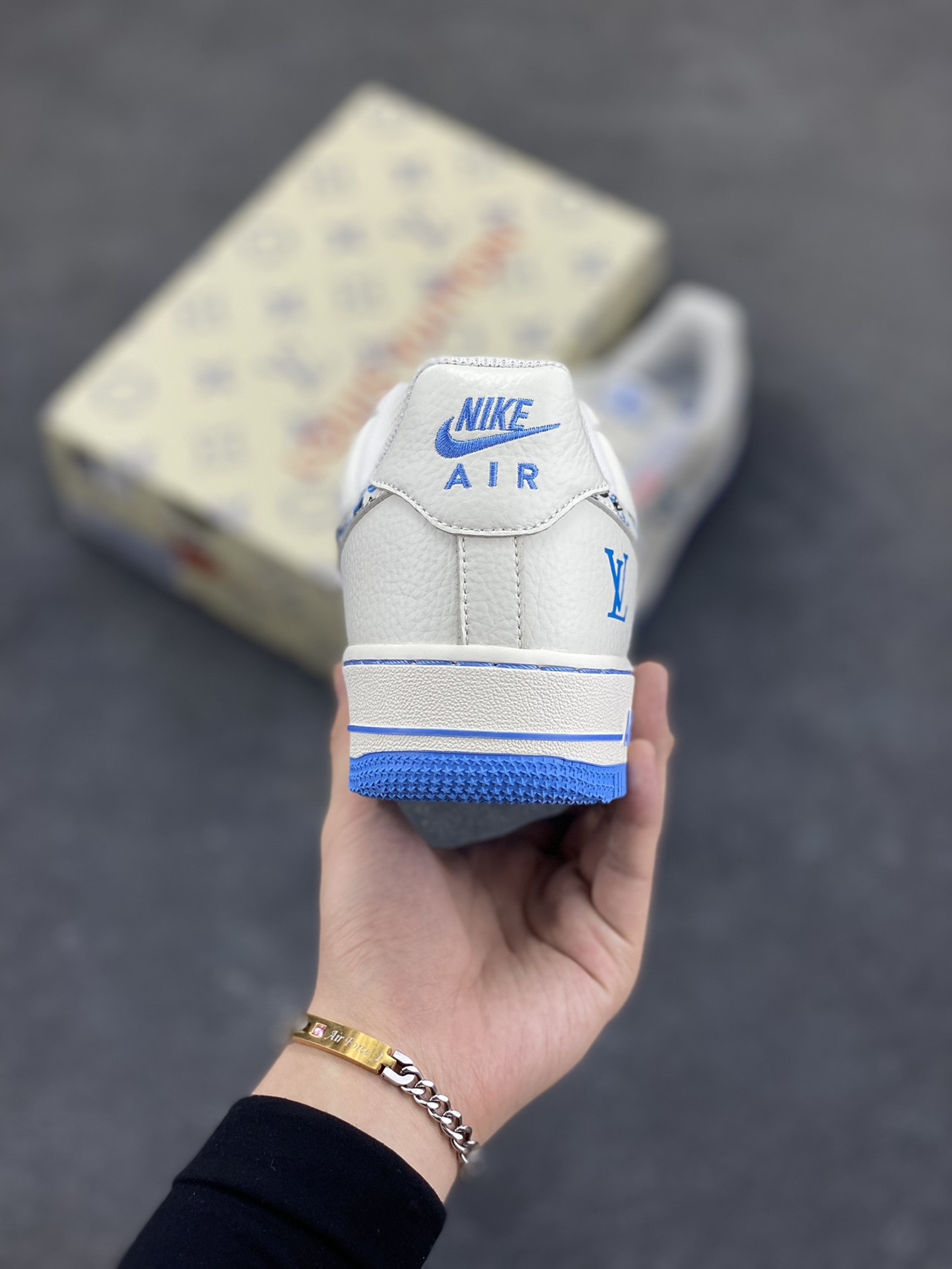图片[4]-NIke Air Force 1 \’07 Low LV联名-奶白霜蓝 空军一号低帮 运动鞋 休闲鞋 折边针车 工艺难度大 原楦头原纸板 原装鞋盒 原厂鞋底 超高清洁度 细节完美 货号：LW9279-017 尺码：36 36.5 37.5 38 38.5 39 40 40.5 41 42 42.5 43 44 44.5 45-选品中心
